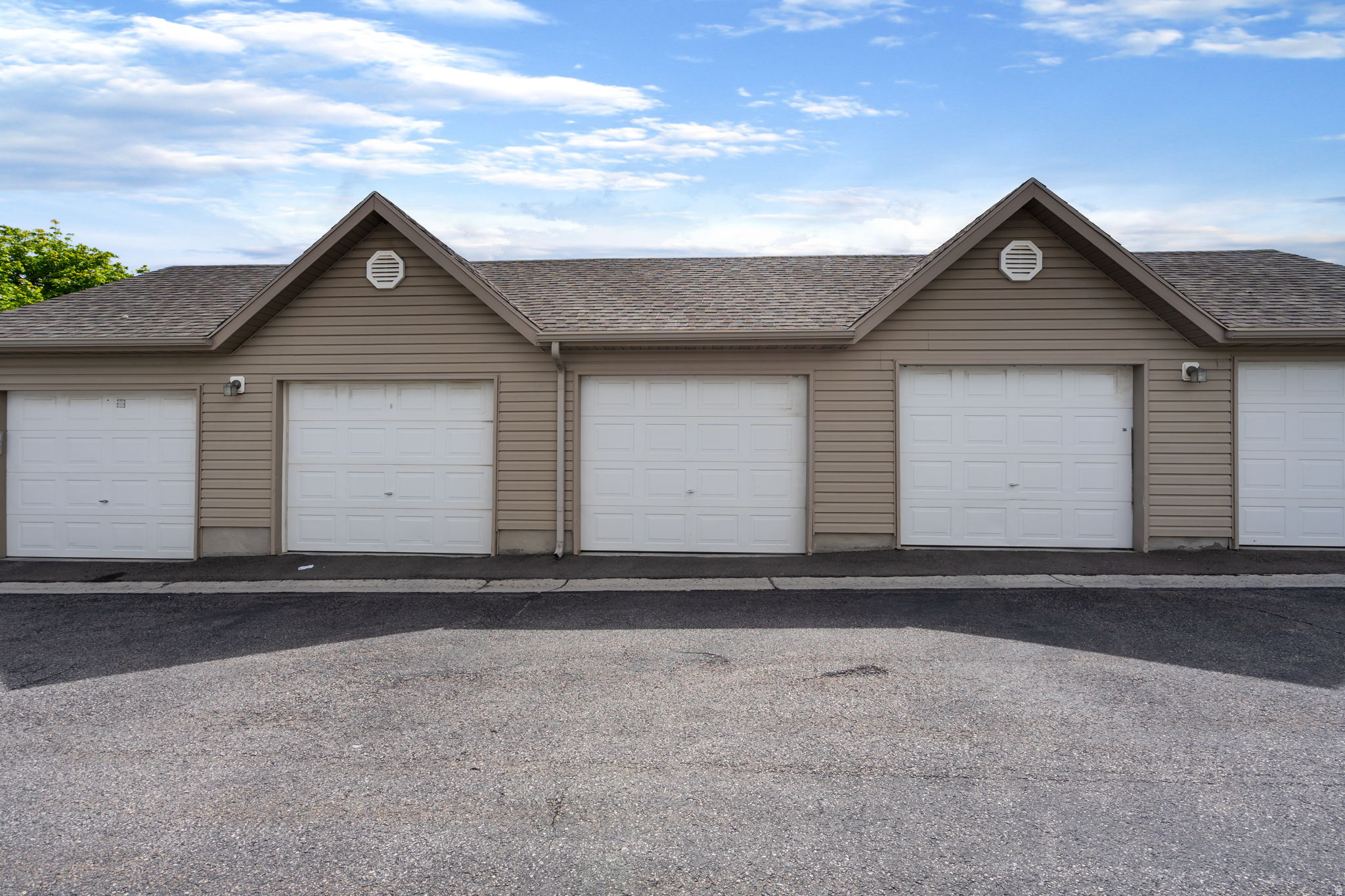 HILLCREST - Residential