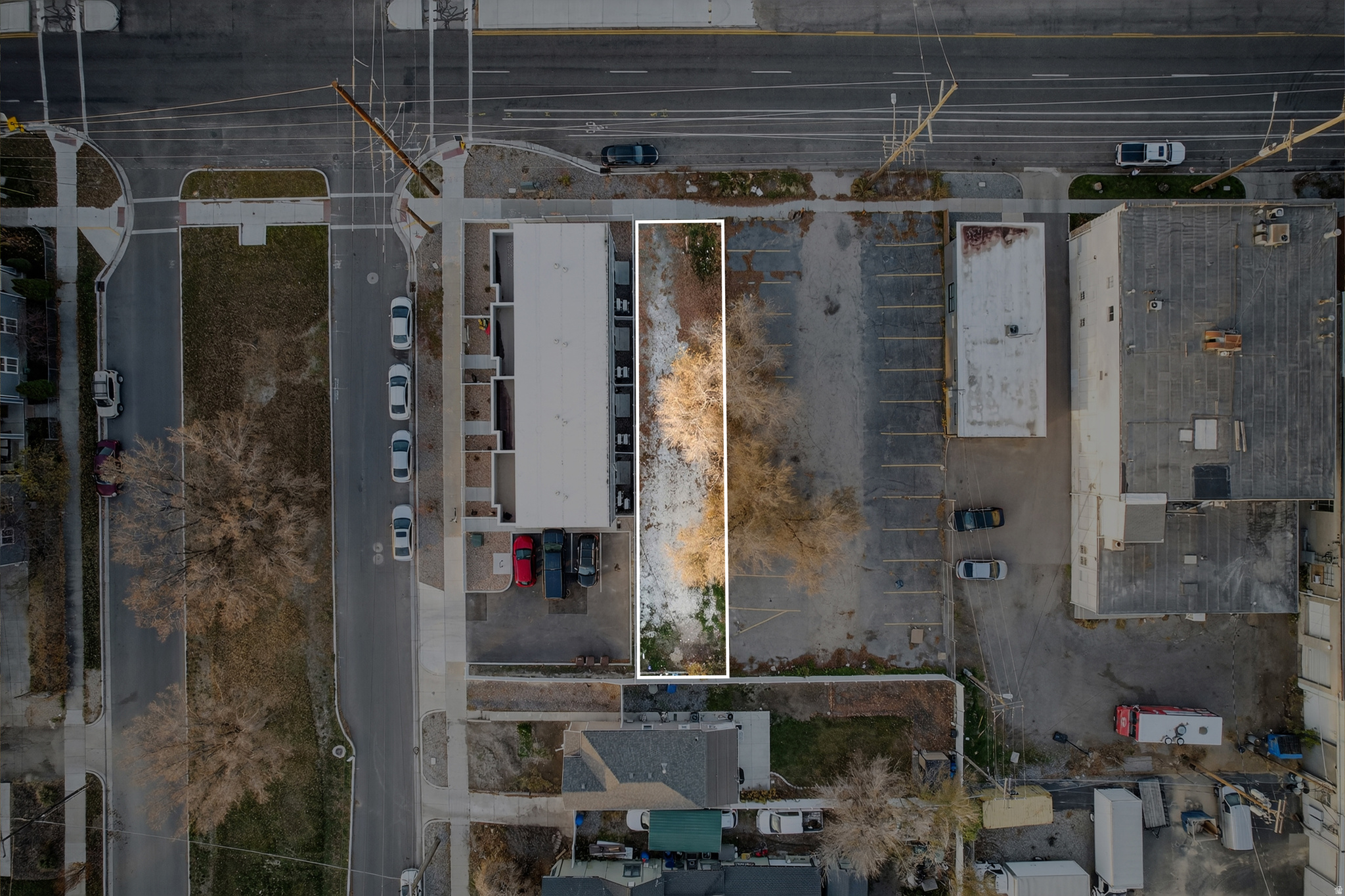 Zoned MU-6, MIXED USE ZONING - this property has potential for so much! Close to downtown Salt Lake and surrounding businesses. Buyer to verify all information. MU-6 zoning permitted chart is attached for more details.