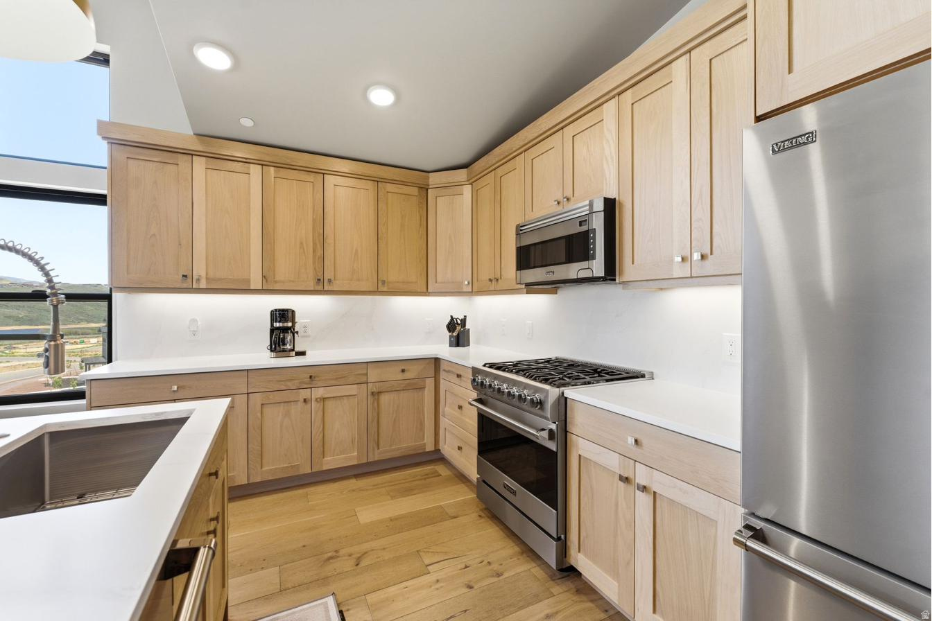 MAYFLOWER LAKESIDE - Residential