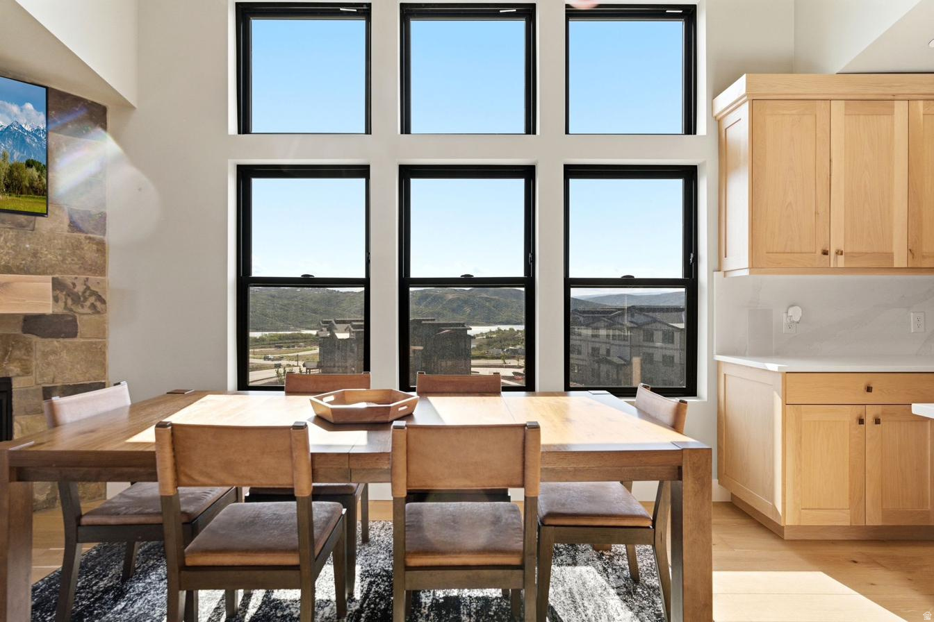 MAYFLOWER LAKESIDE - Residential