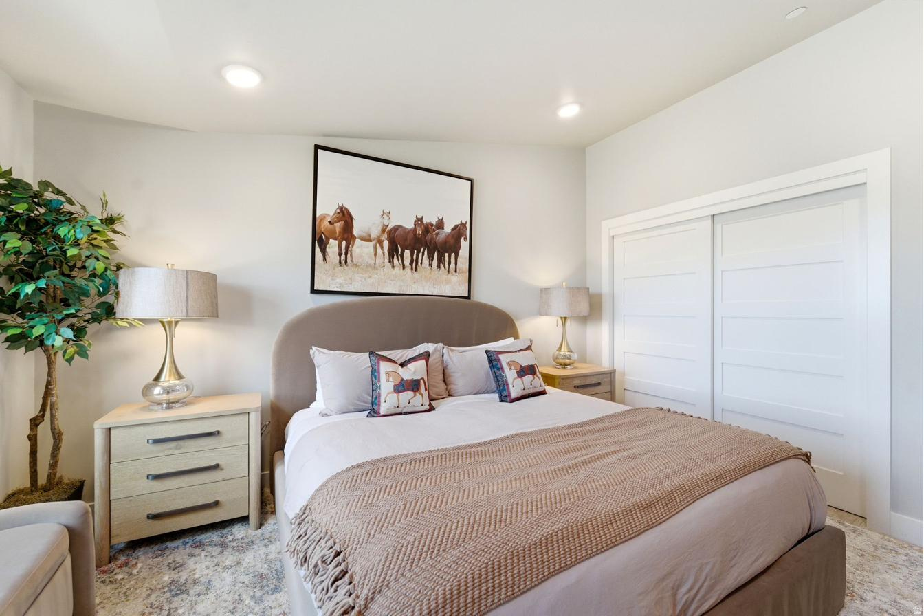 MAYFLOWER LAKESIDE - Residential
