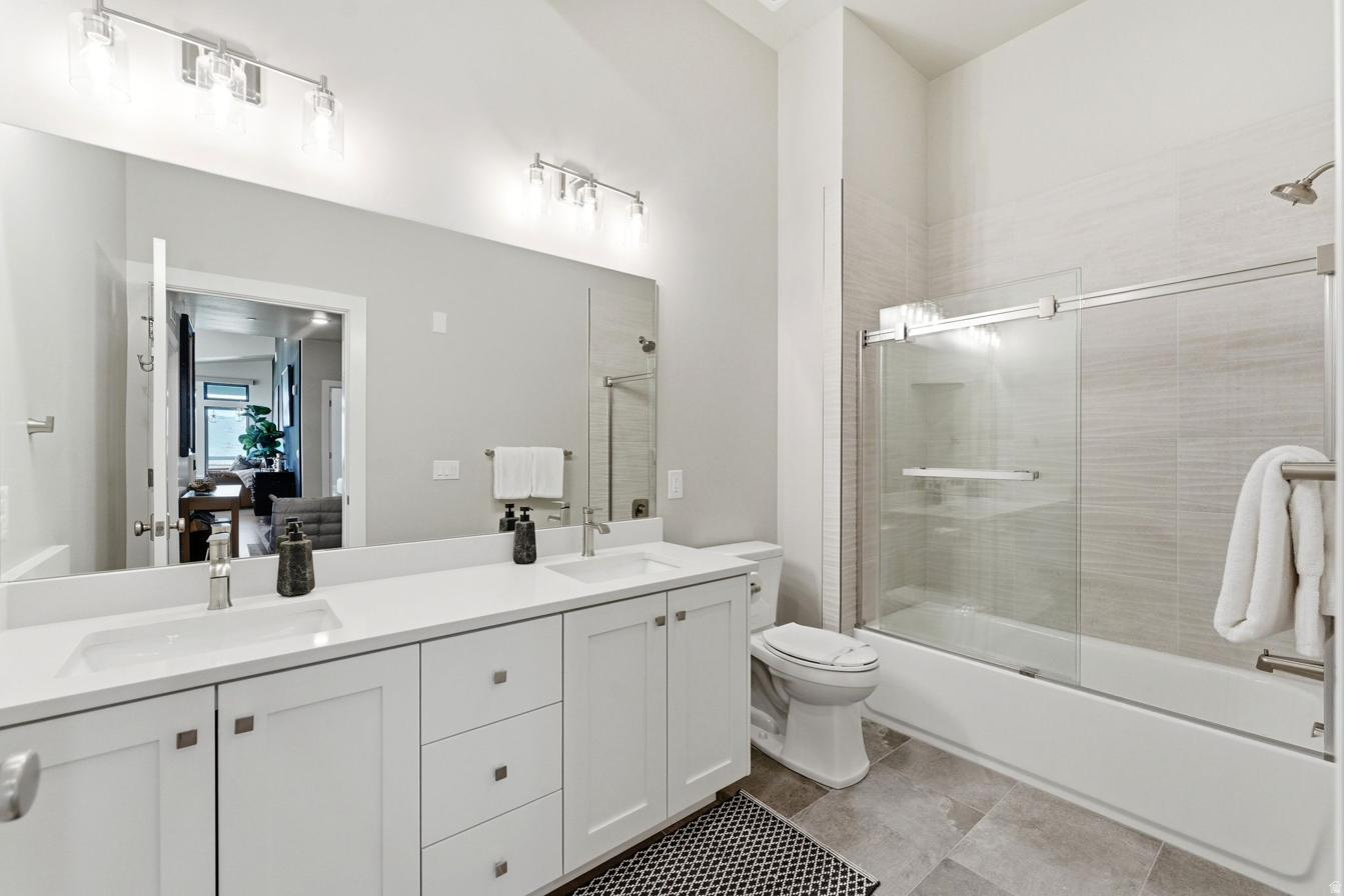 MAYFLOWER LAKESIDE - Residential