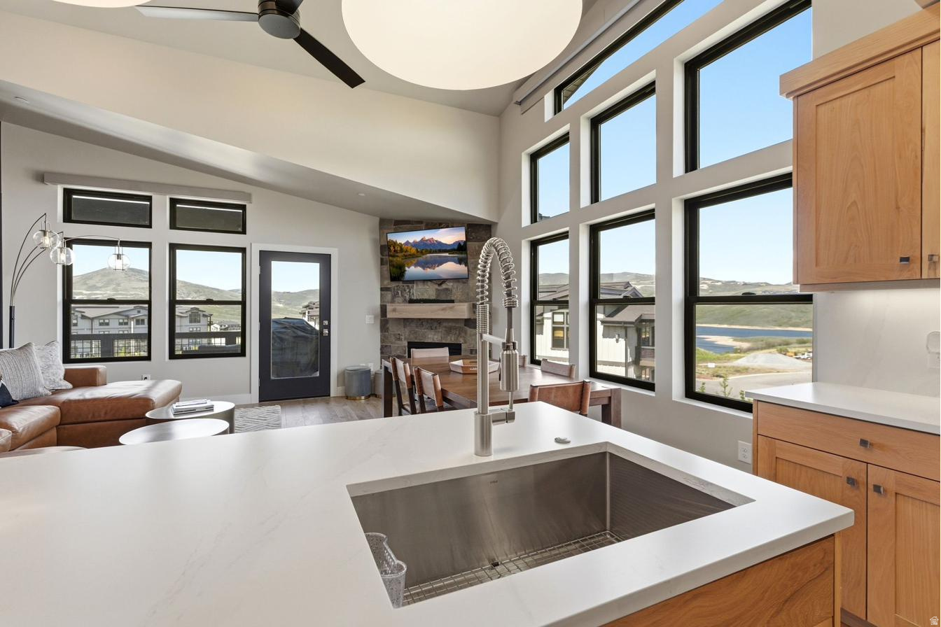 MAYFLOWER LAKESIDE - Residential