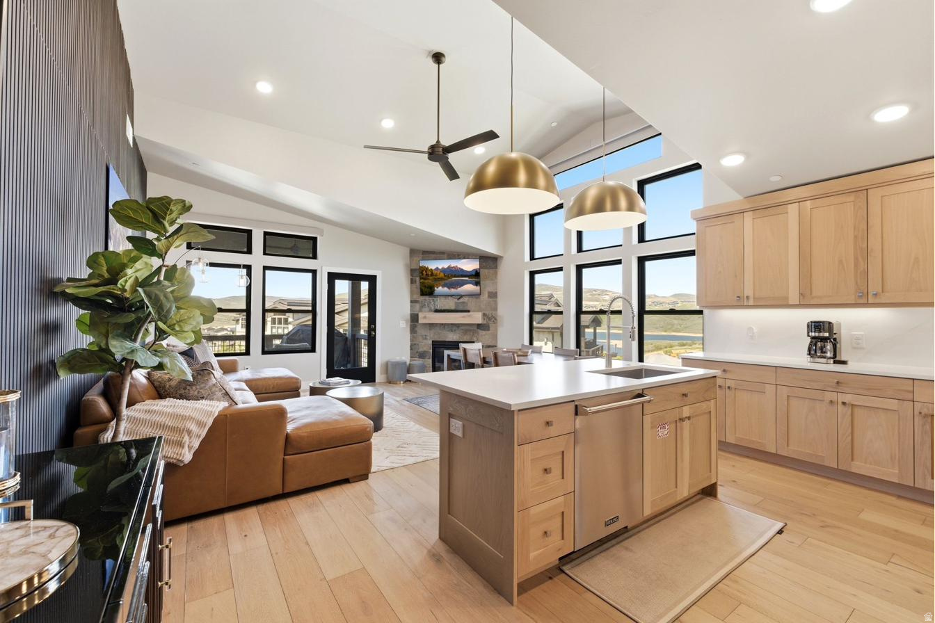 MAYFLOWER LAKESIDE - Residential