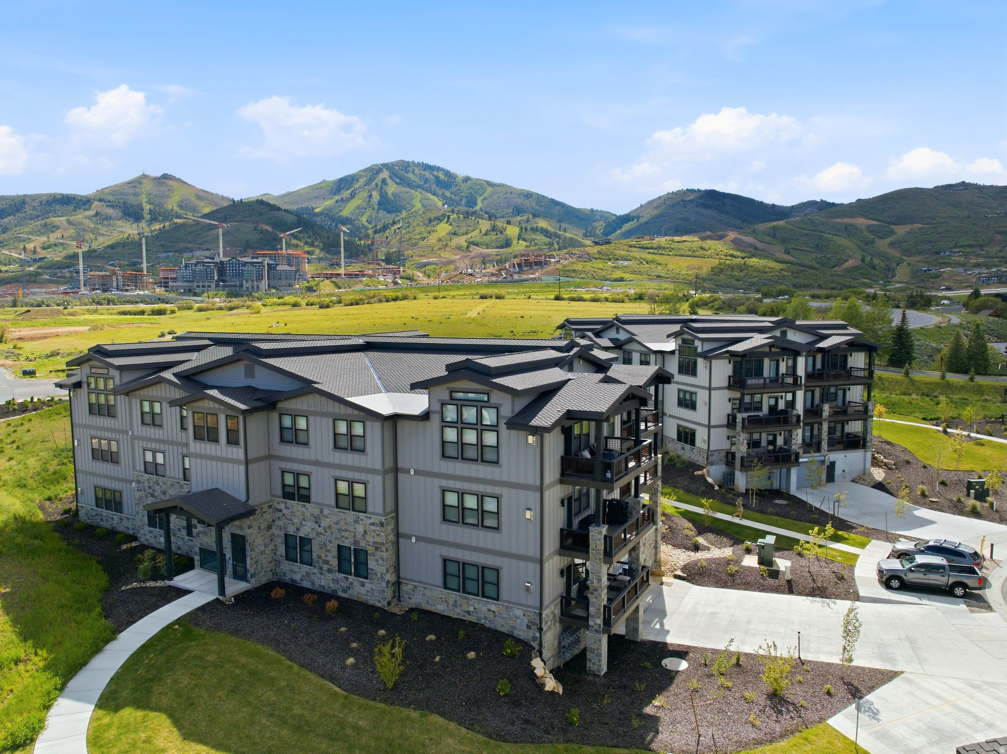 MAYFLOWER LAKESIDE - Residential