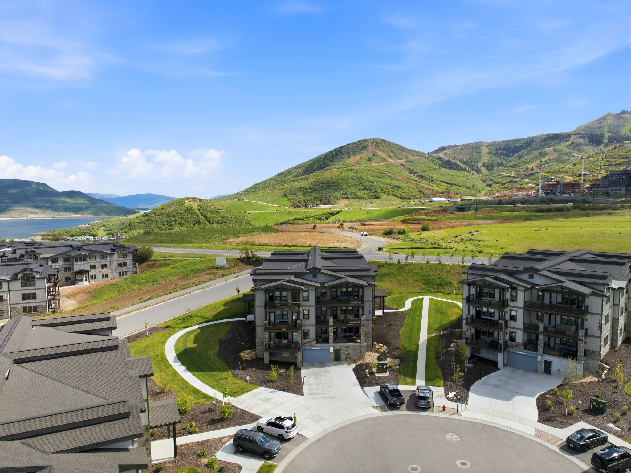 MAYFLOWER LAKESIDE - Residential