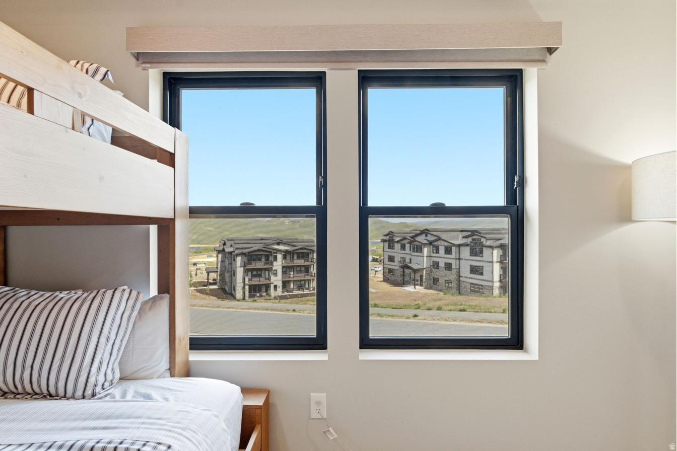 MAYFLOWER LAKESIDE - Residential