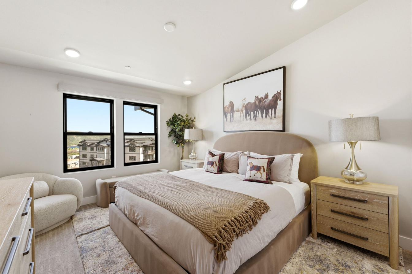 MAYFLOWER LAKESIDE - Residential