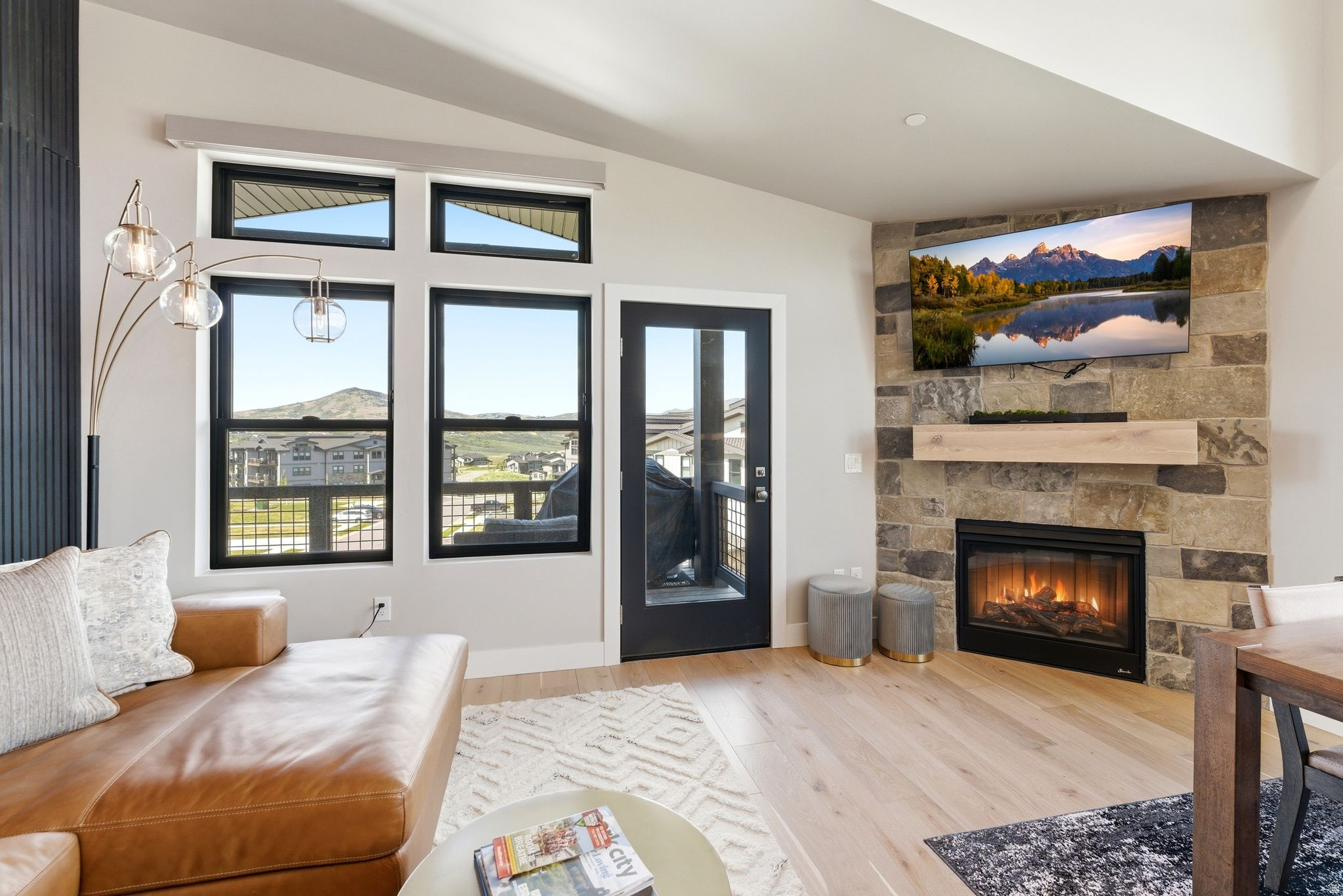 MAYFLOWER LAKESIDE - Residential