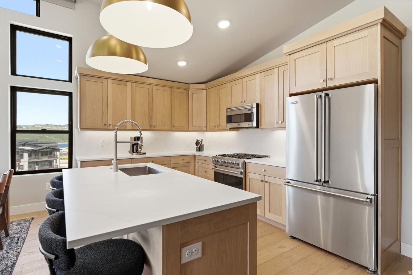 MAYFLOWER LAKESIDE - Residential