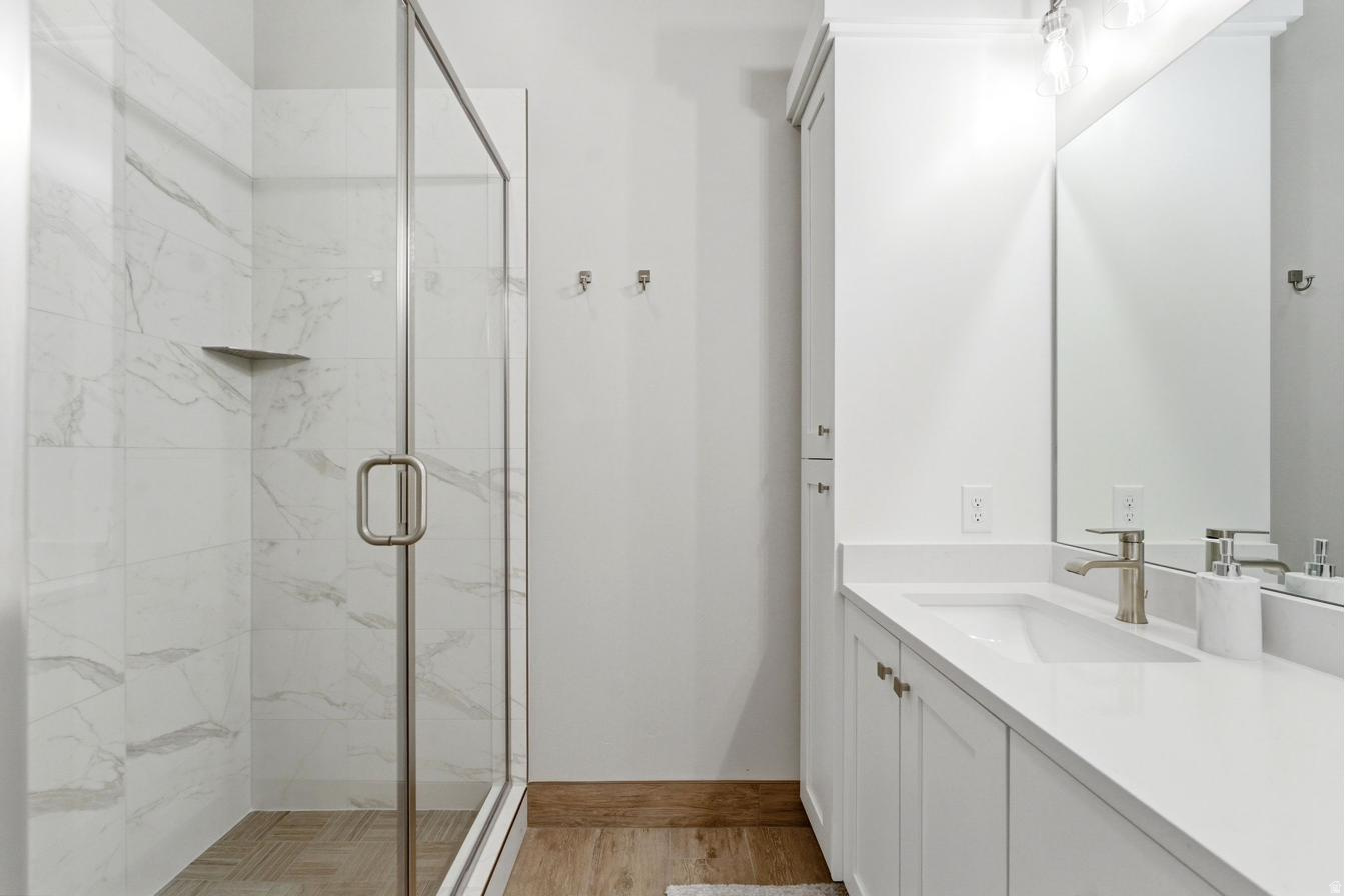 MAYFLOWER LAKESIDE - Residential