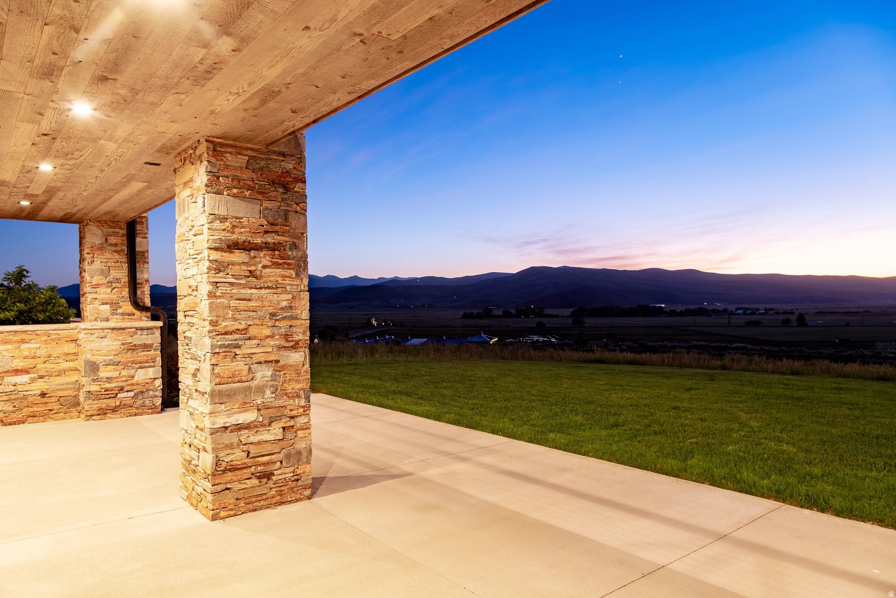 HIGH STAR RANCH - Residential