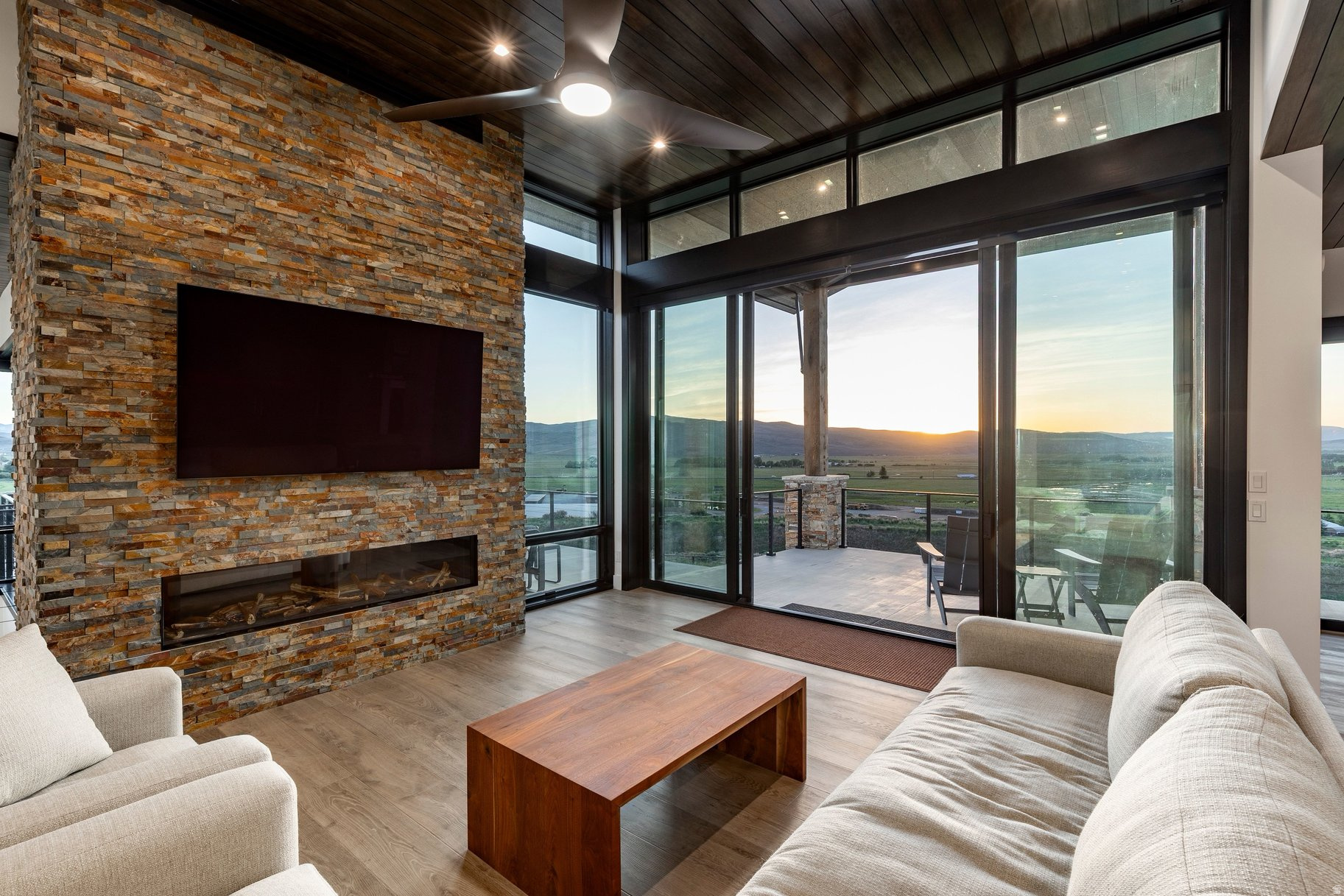 HIGH STAR RANCH - Residential