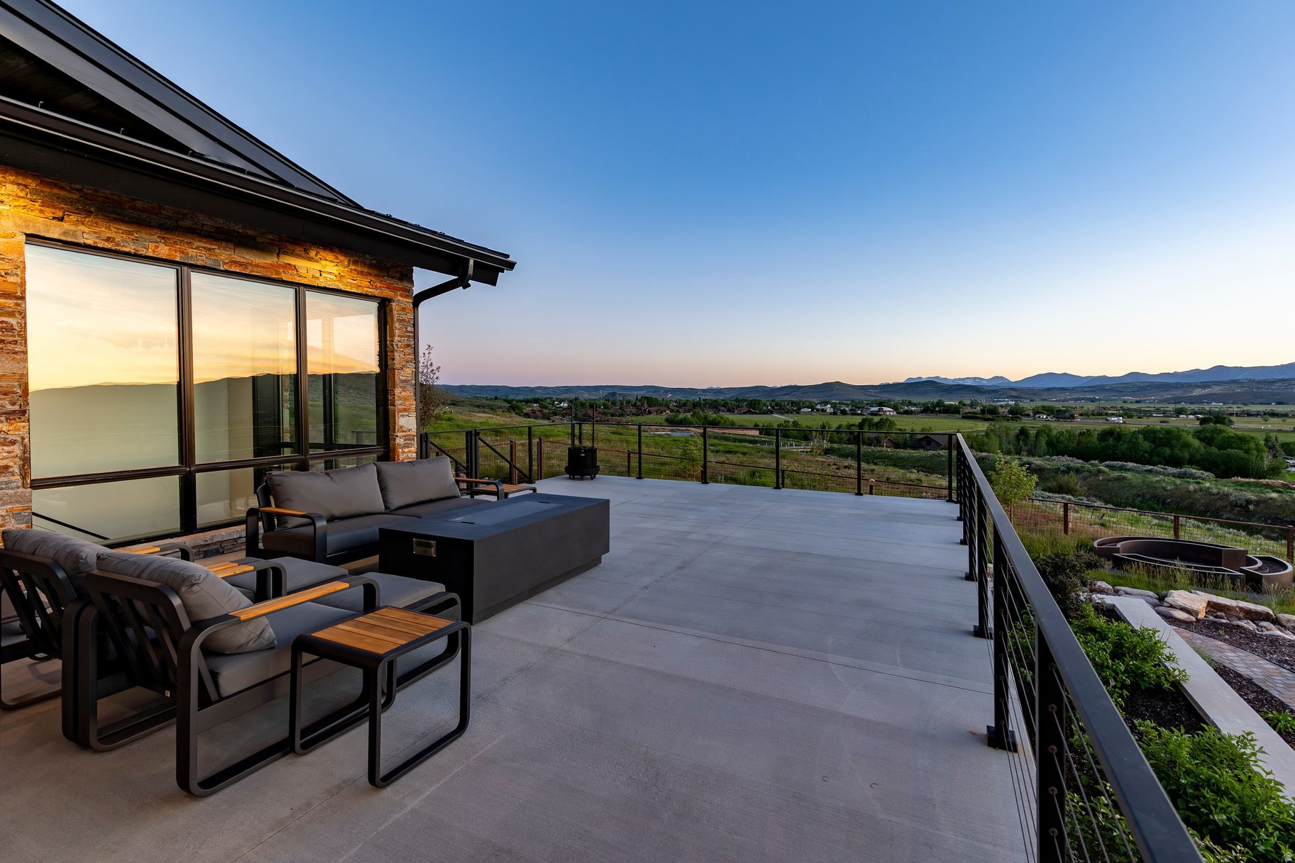 HIGH STAR RANCH - Residential