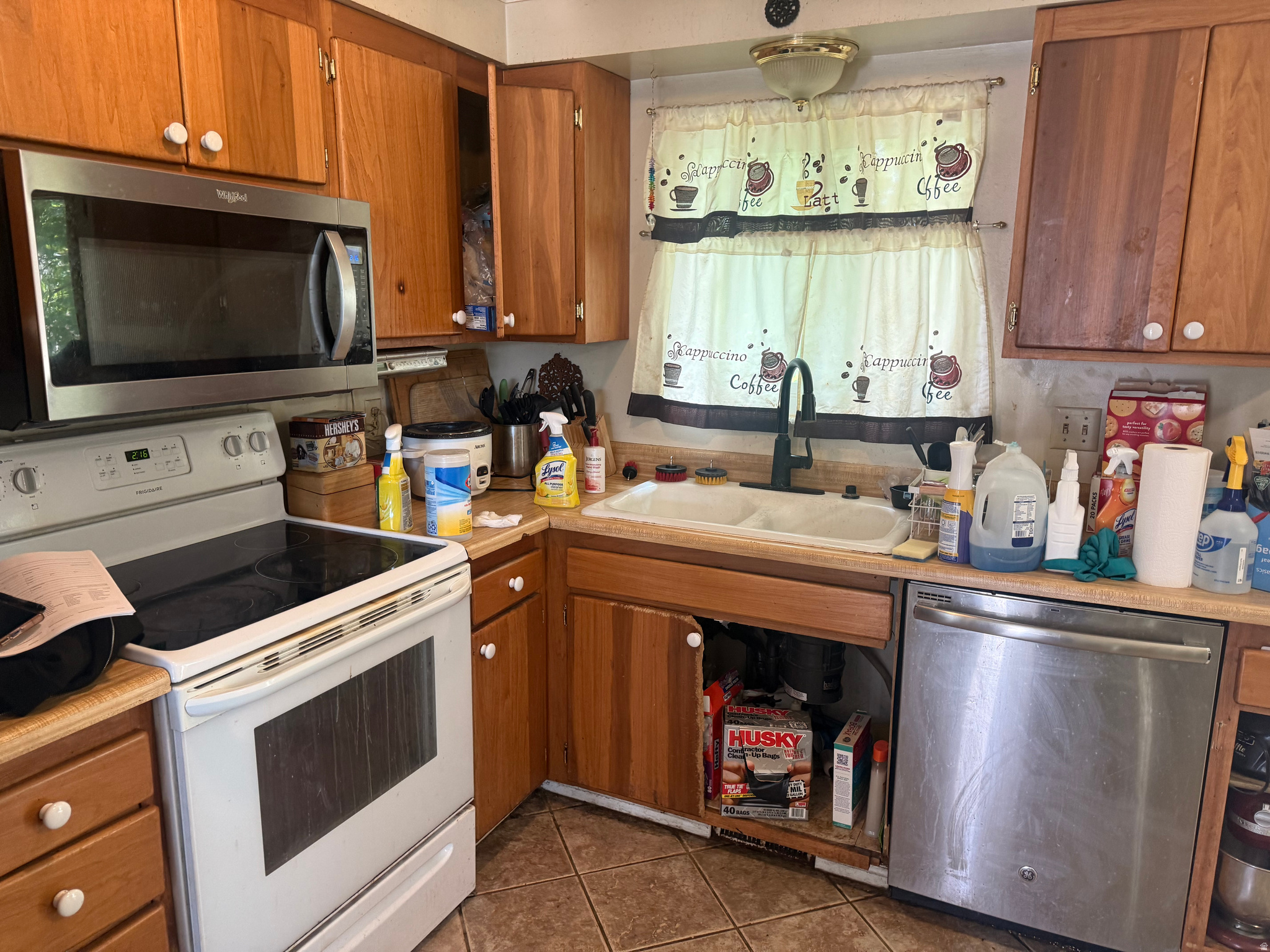 Main image without alt text