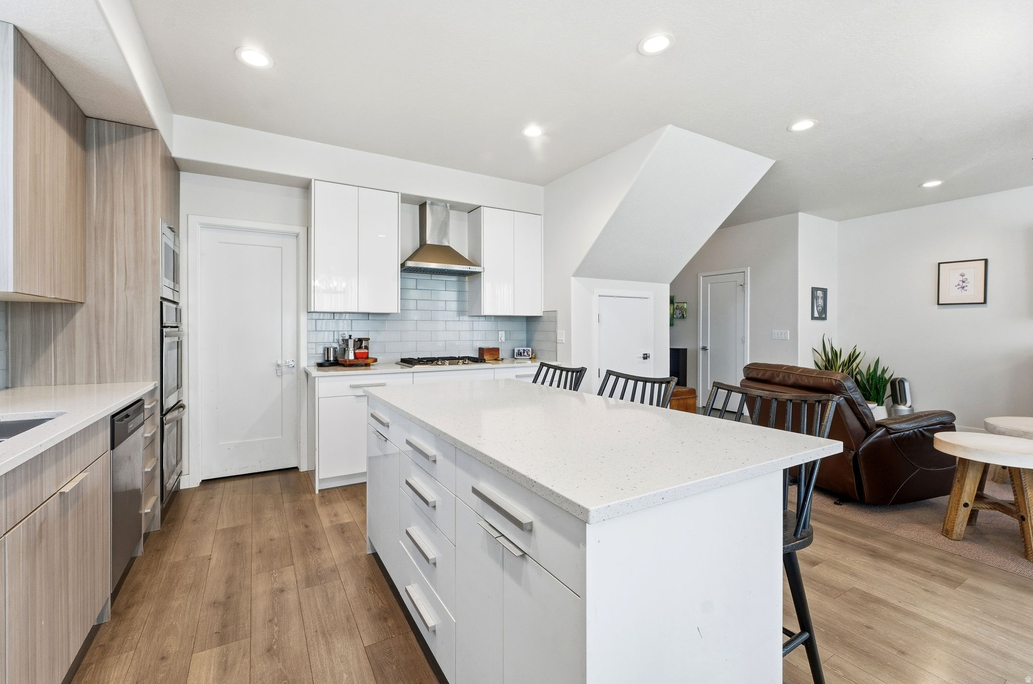 YULISA ESTATES - Residential