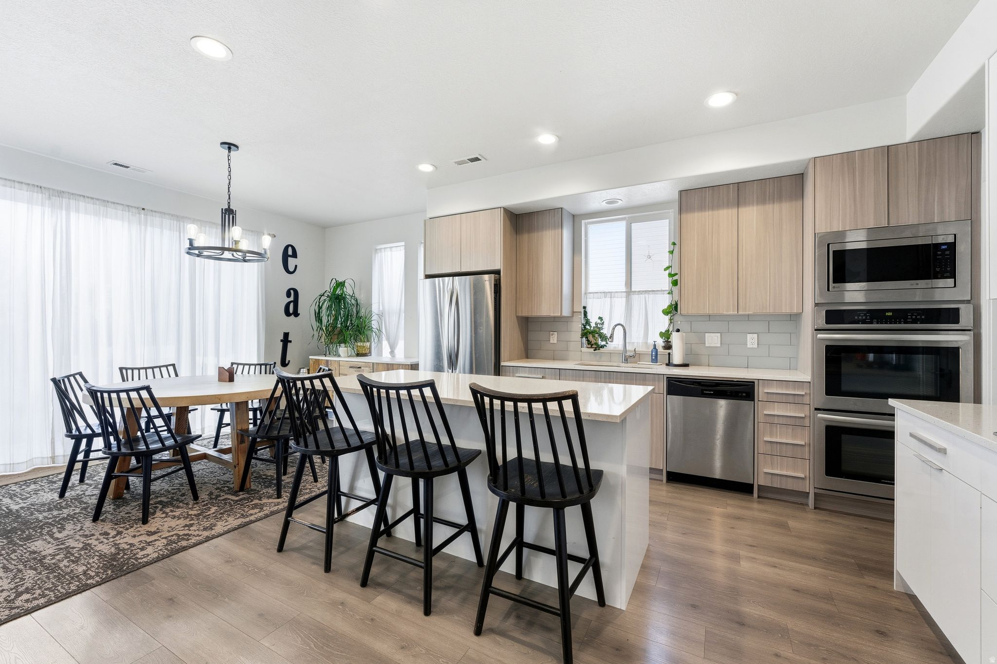 YULISA ESTATES - Residential