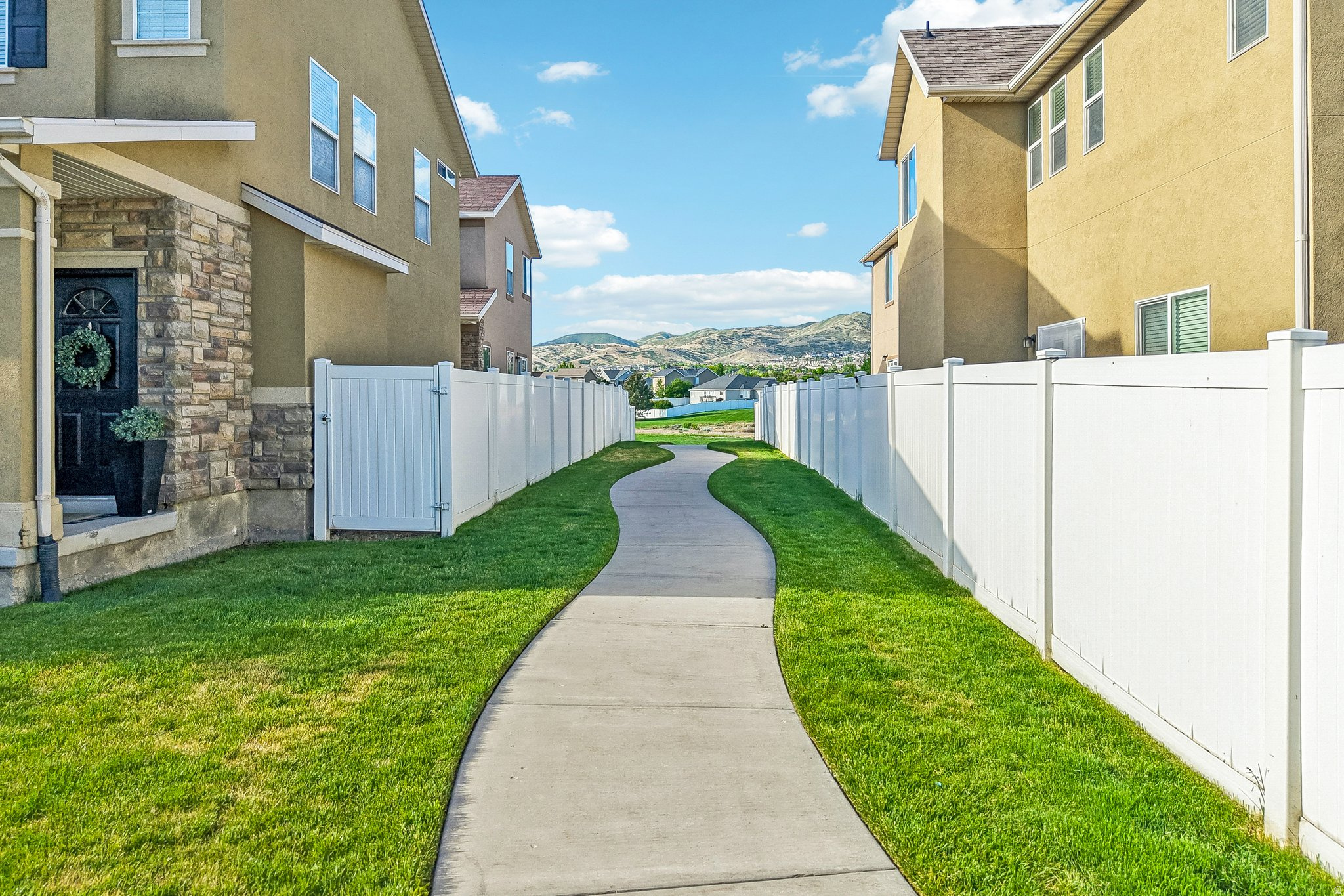 MEADOWS - Residential