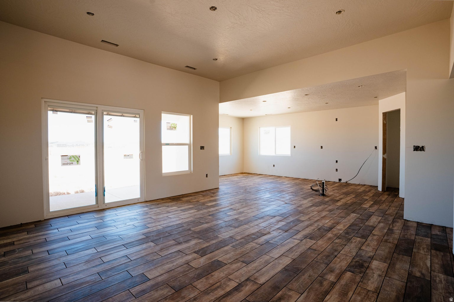 IRON WEST - Residential