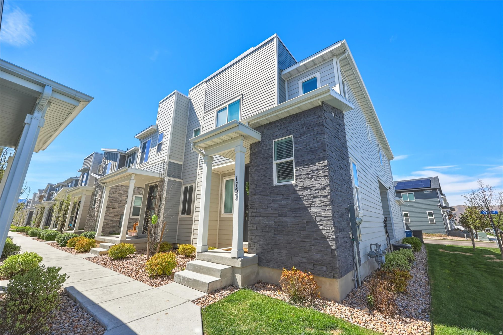 ARROWHEAD PARK - Residential