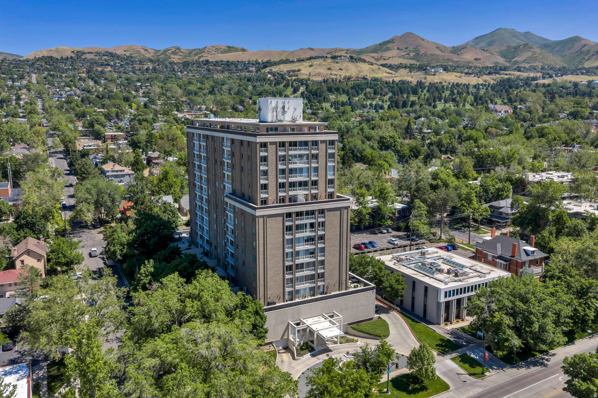 BONNEVILLE TOWERS - Residential