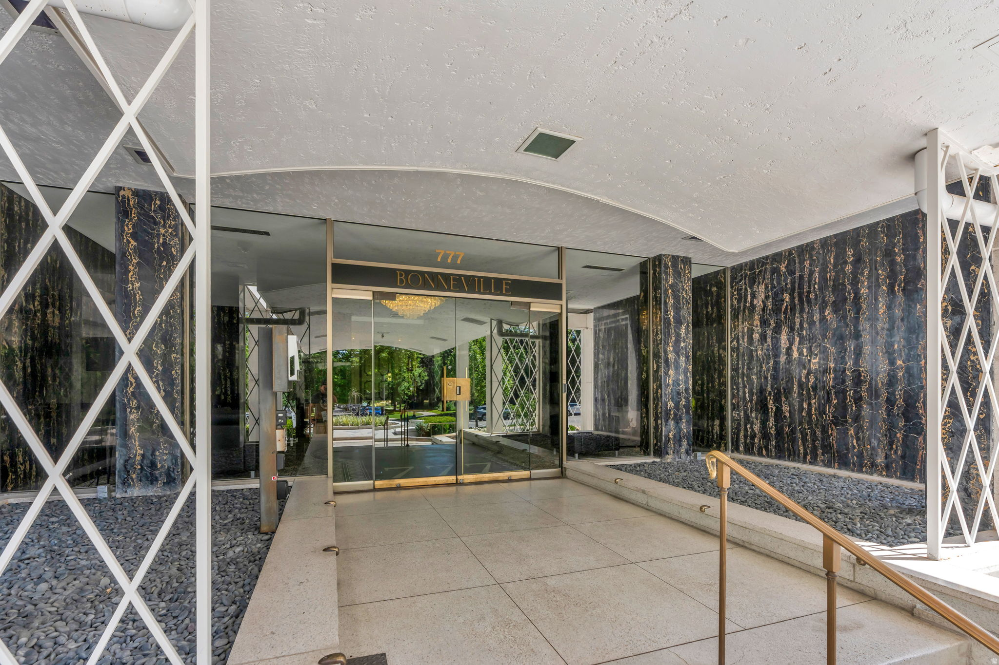 BONNEVILLE TOWERS - Residential