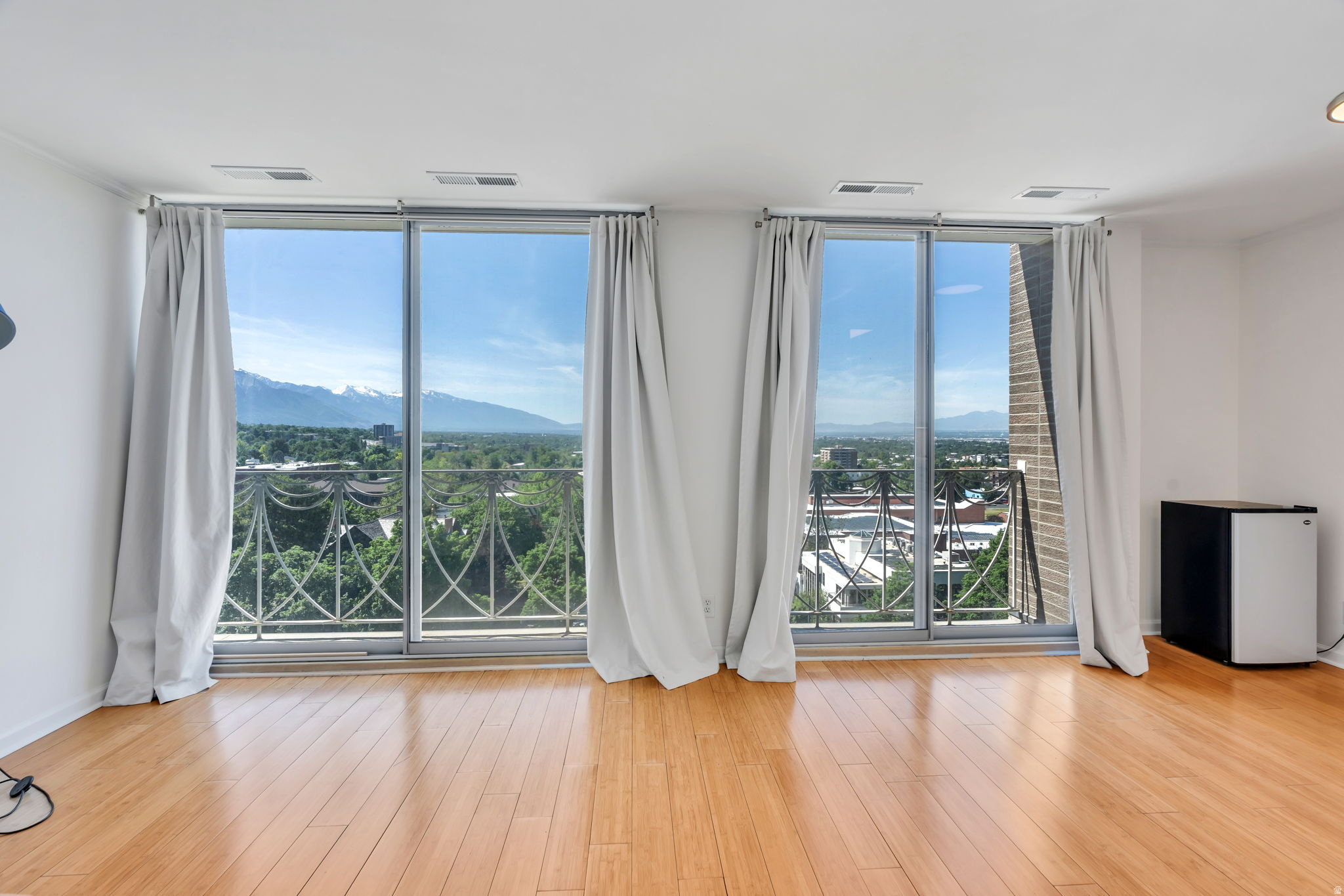 BONNEVILLE TOWERS - Residential