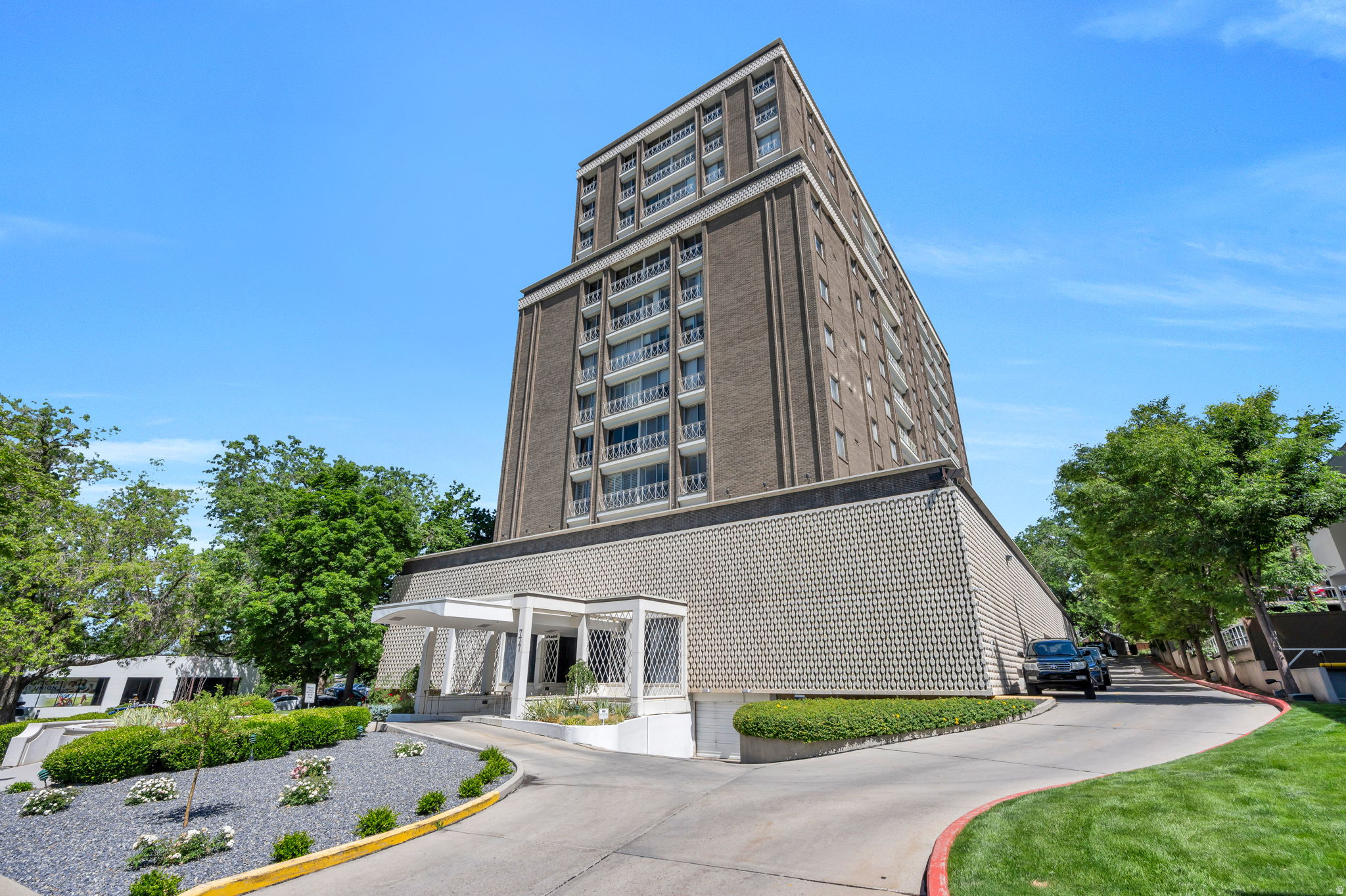 BONNEVILLE TOWERS - Residential
