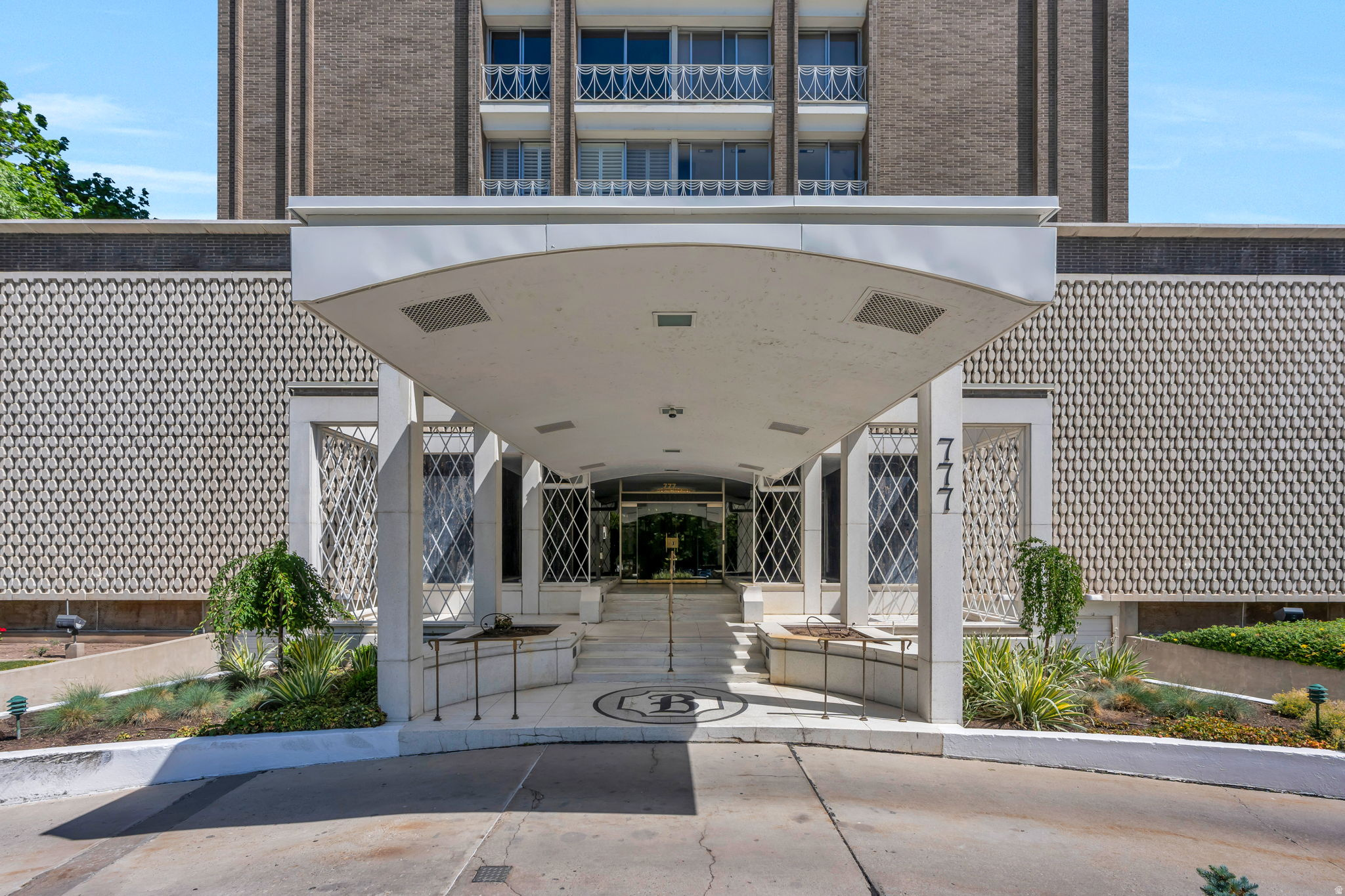 BONNEVILLE TOWERS - Residential