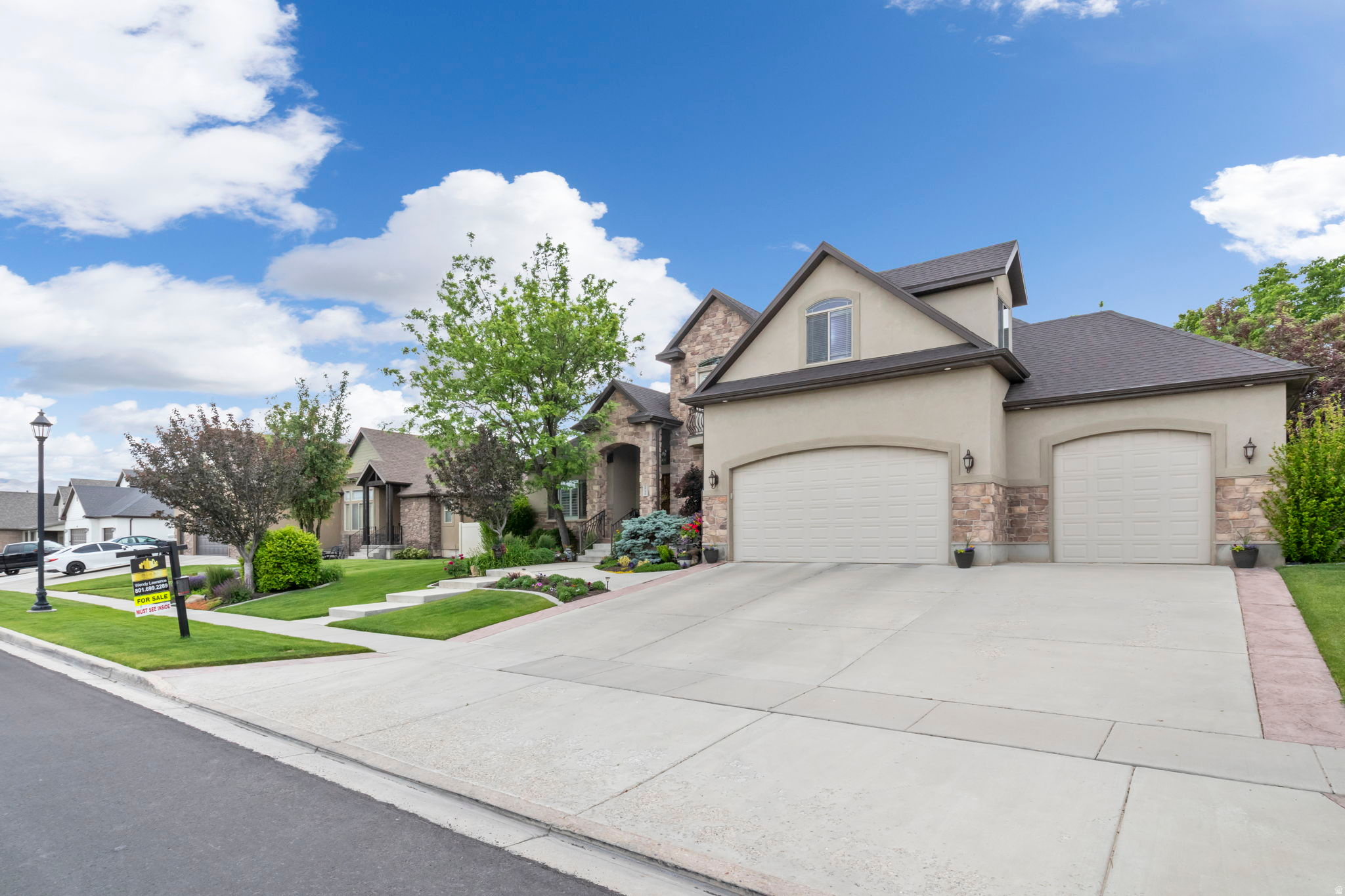Perfectly perched in the perfect spot, this home has a meticulously manicured yard that is so stunning. Such a grand feeling as you walk up the tiered steps to the welcoming, large and open front porch. Just inside you are awed by the open feel that the soaring ceilings offer and to the right is the grand staircase leading to the open landing and 4 ex-large bedrooms and full bathroom. The primary bedroom is on the main level and is the best and most popular feature of this model. Offering an owner's retreat that is both light and bright with large windows, tray ceiling and  accent wall and plantation shutters. The sunken tub offers a great place to relax and unwind in. Double sinks and a step in shower complete the en suite. High curved arches throughout the home show the true craftsmanship and attention to detail in every space. Whether you have a large family, are single or just a household of two- this home will fit your needs. The open concept kitchen/living room are another draw. Everyone can gather together and still have plenty of space to move around. The formal living room has a breeze way from kitchen so that it can be used for dining or office space. The secluded and serene backyard with mature trees, a small garden and open patio are the perfect size and great for entertaining. Minutes from Mt View corridor, parks, schools, shopping and entertainment. New paint, fresh carpet and sparkling clean- this home is absolutely move in ready!