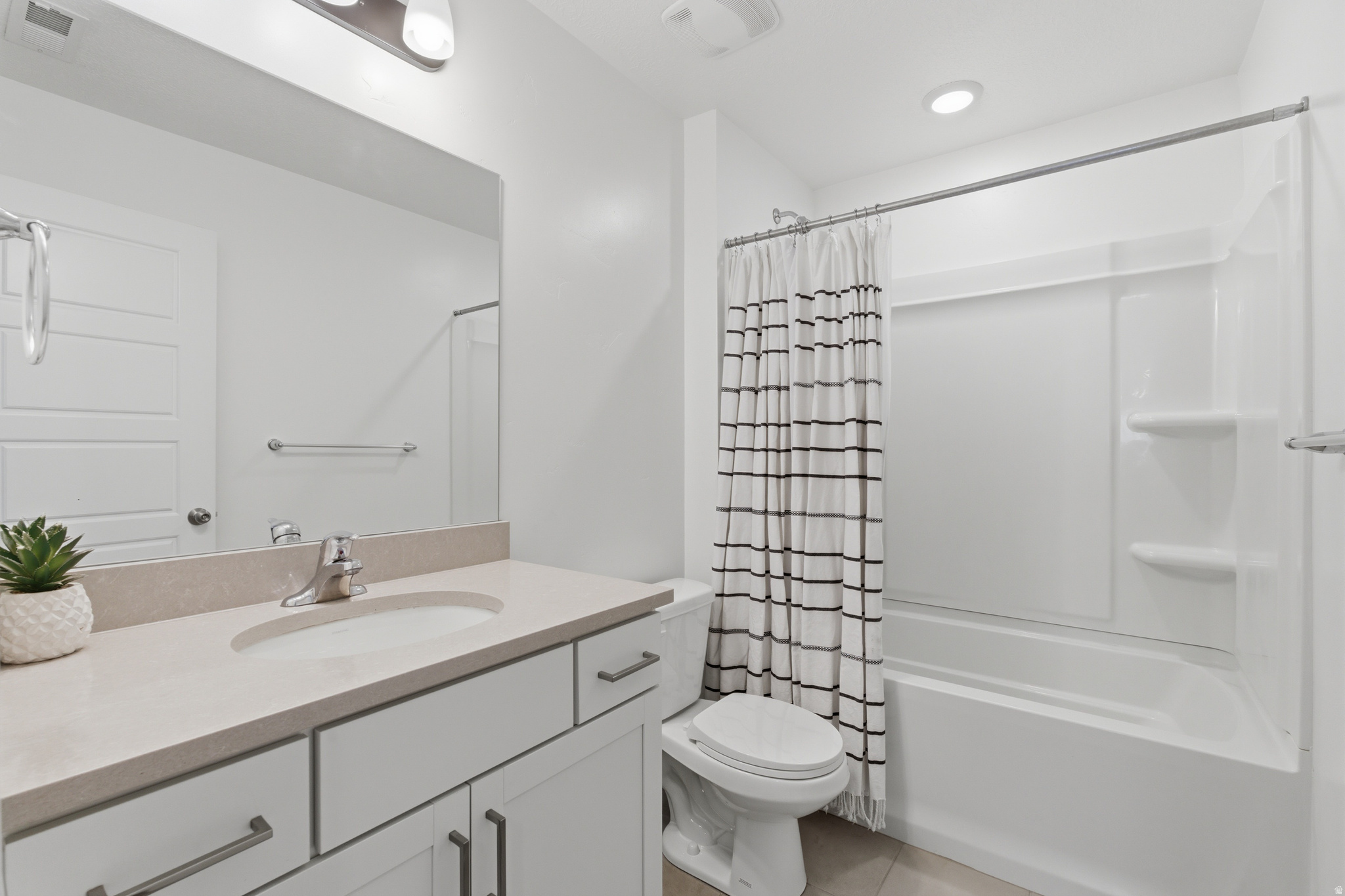 AF CROSSING - Residential