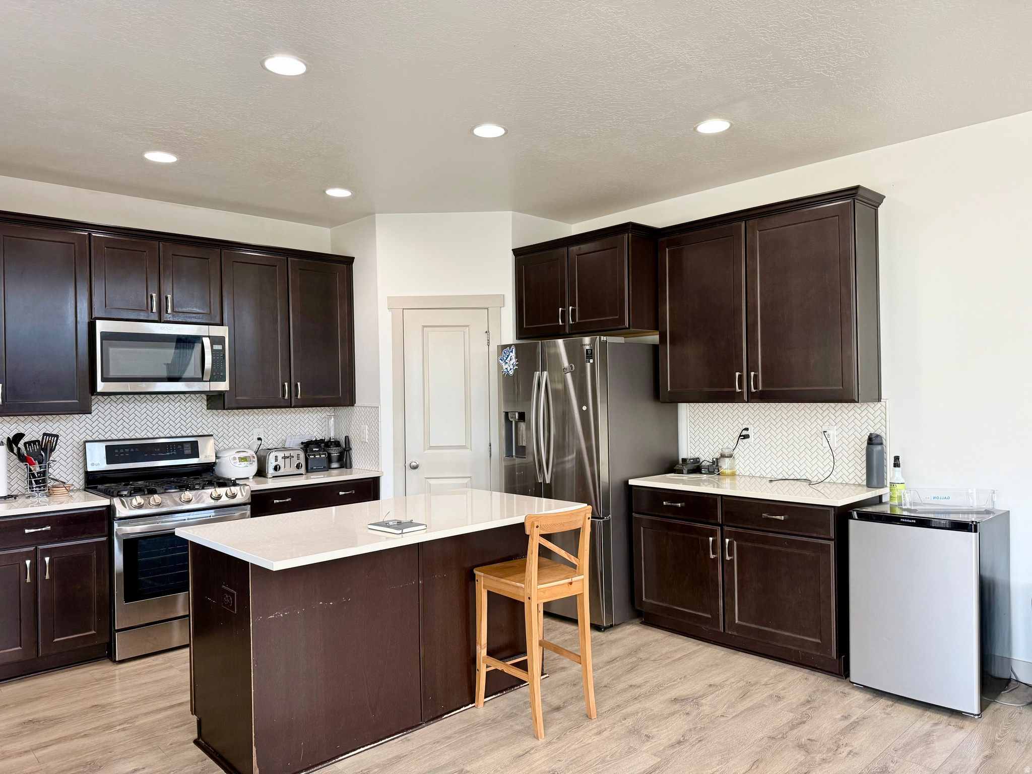 BROADVIEW SHORES 110 - Residential