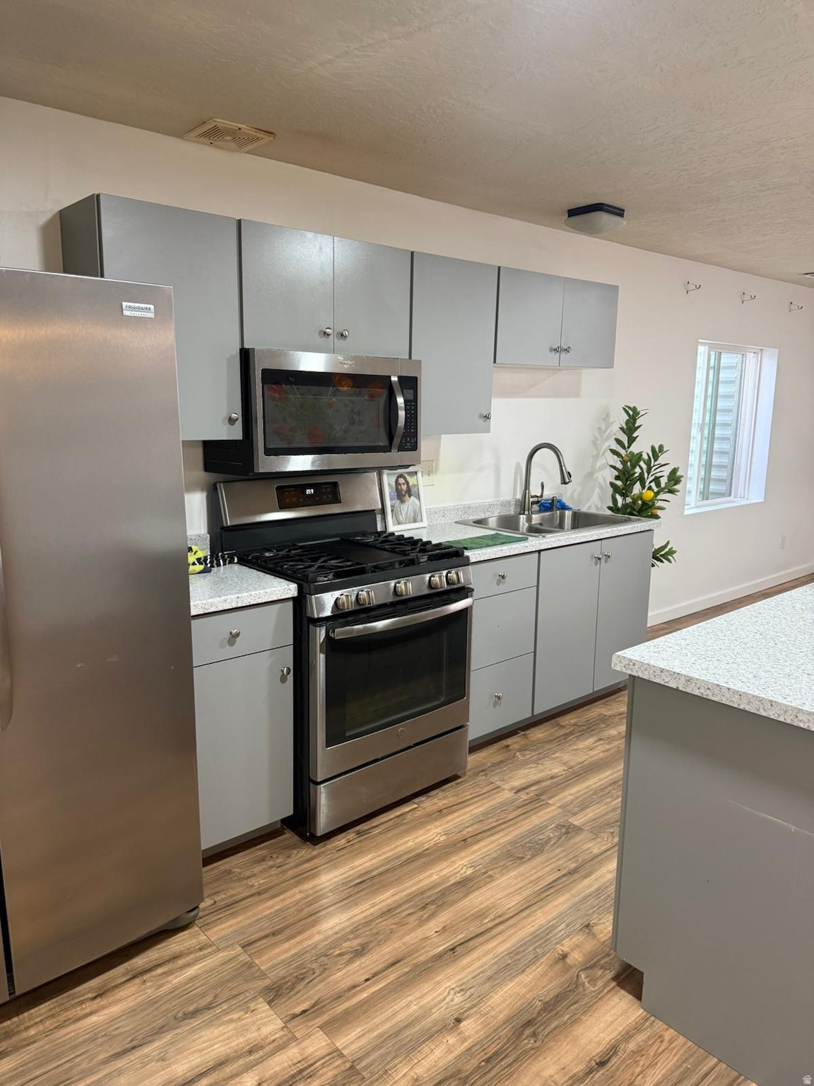 BROADVIEW SHORES 110 - Residential