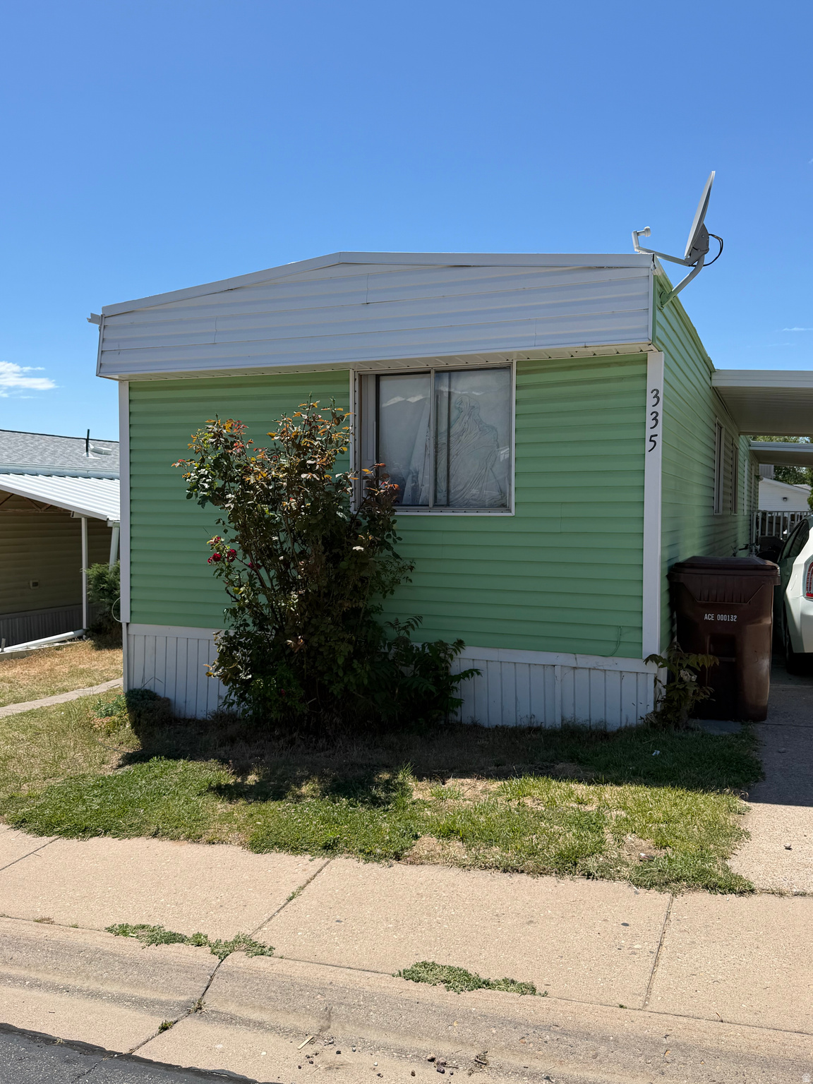 PRICED TO SELL!! Located in the Rolling Hills Estates Community in Layton. Owners enjoy access to a pool, clubhouse, playground, Common RV Parking, and more. Kitchen Appliances are all included. The listing is for a manufactured home; no land is included with the sale. Buyers must qualify to live in the community. Buyer to verify all information.