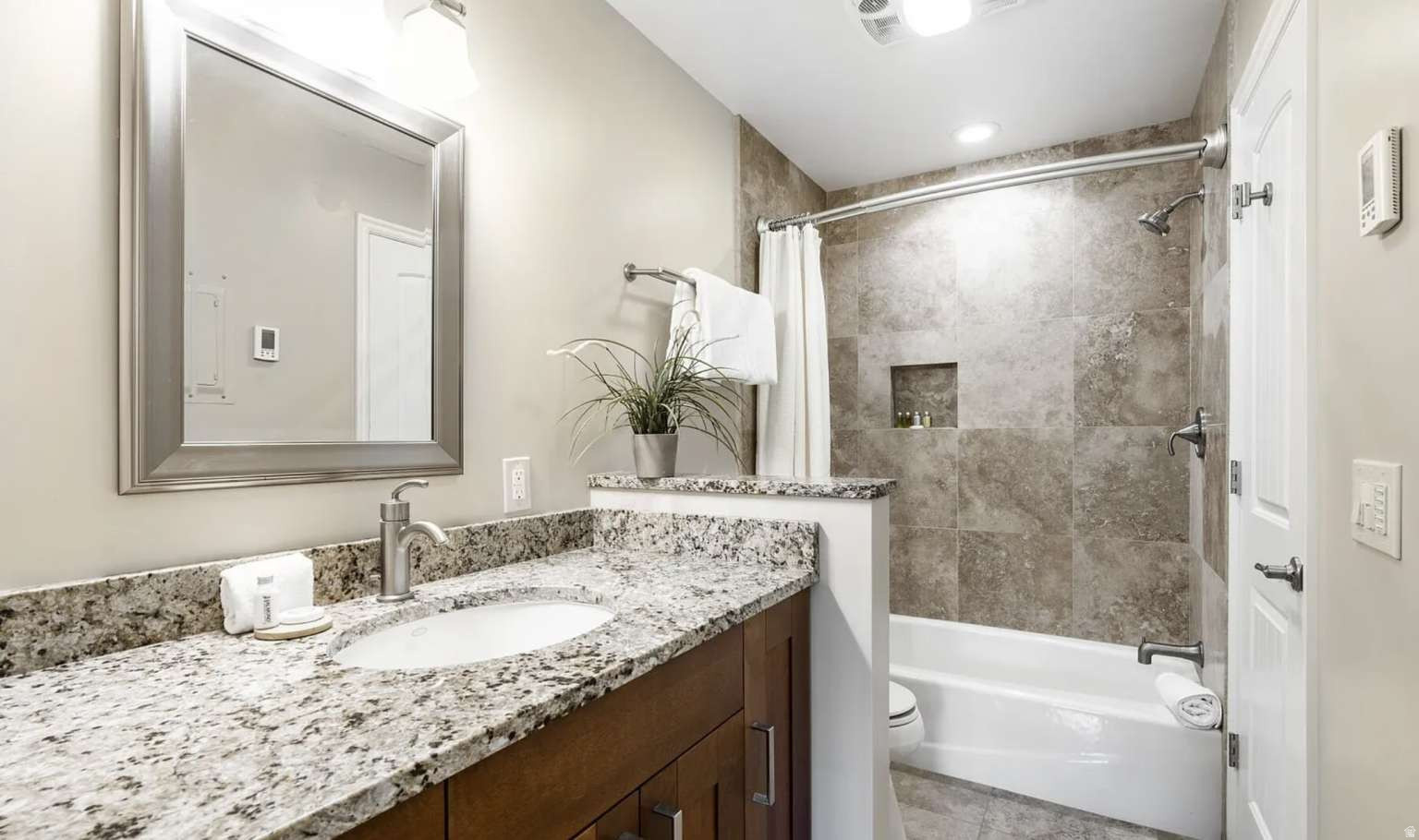 RED PINE CHALETS CONDO - Residential