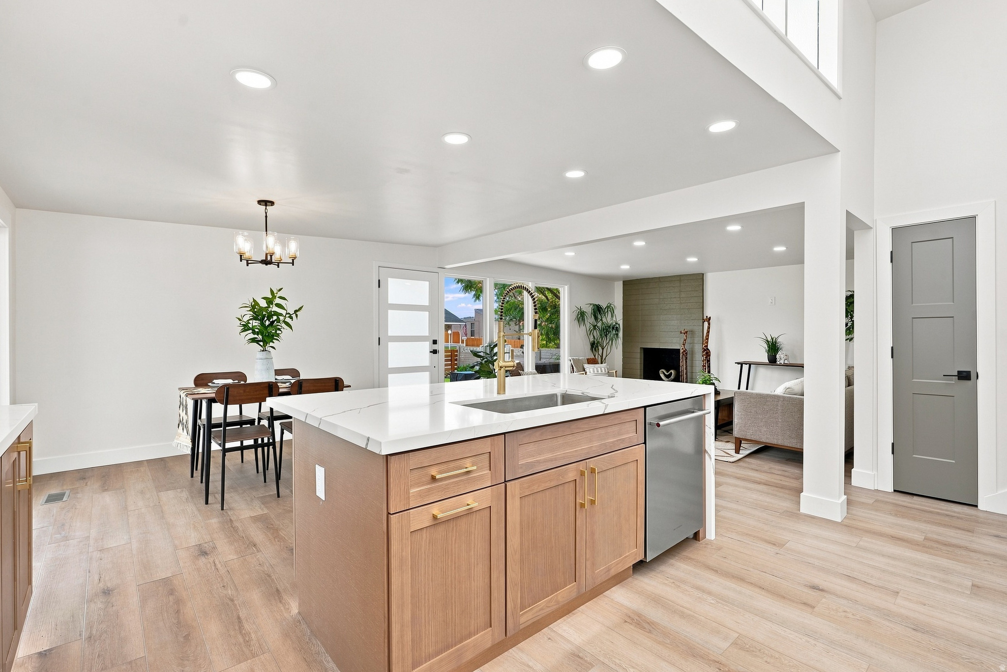 WHITE CITY - Residential