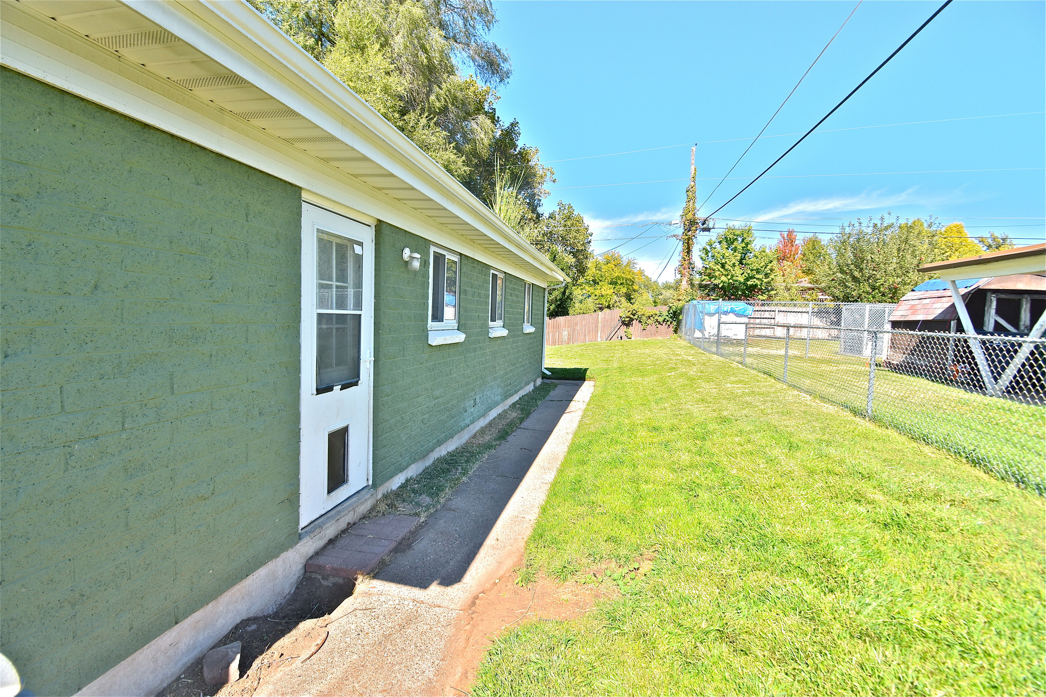 HOLLY & WHITNEY - Residential
