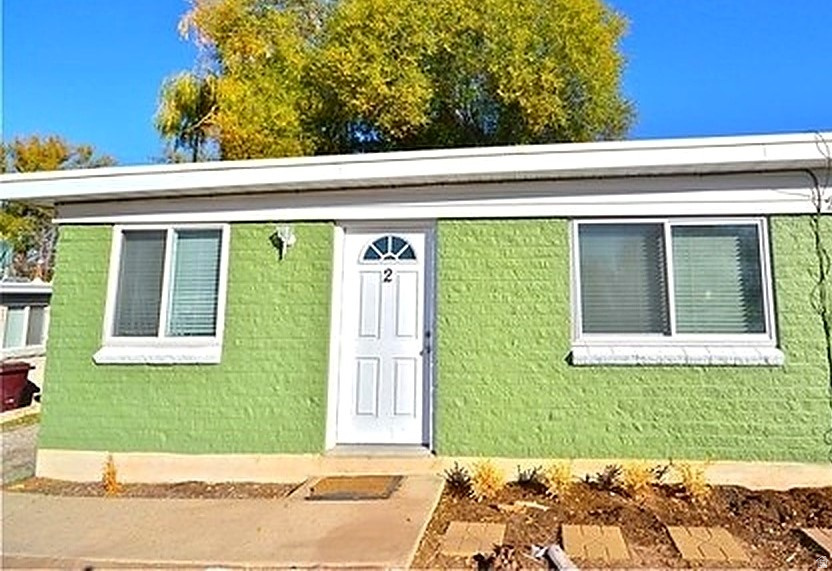 HOLLY & WHITNEY - Residential