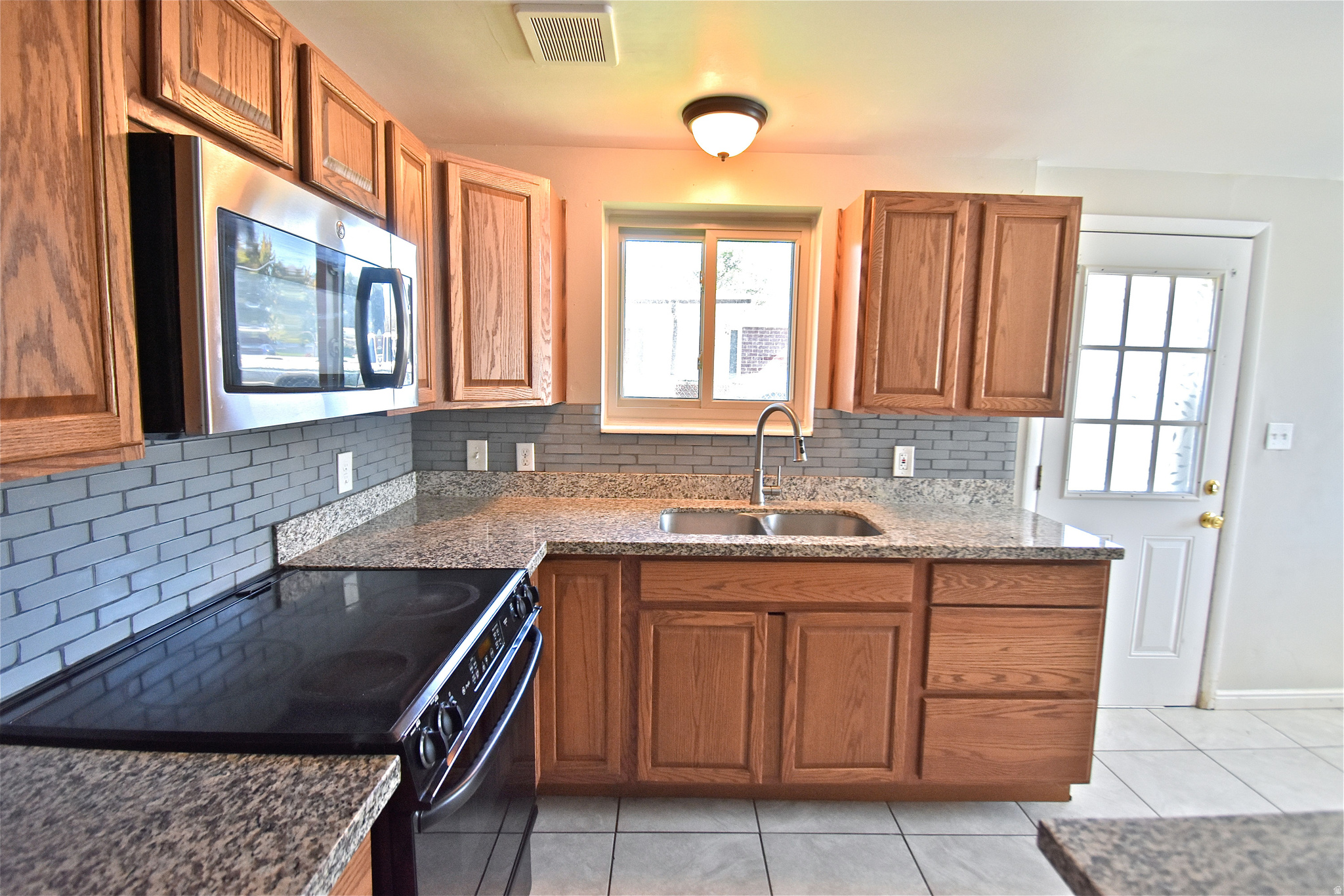 HOLLY & WHITNEY - Residential