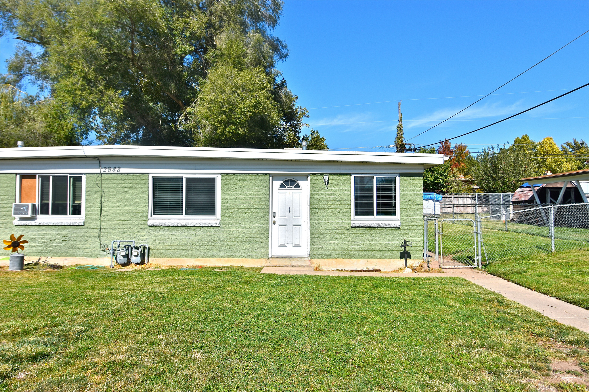 HOLLY & WHITNEY - Residential