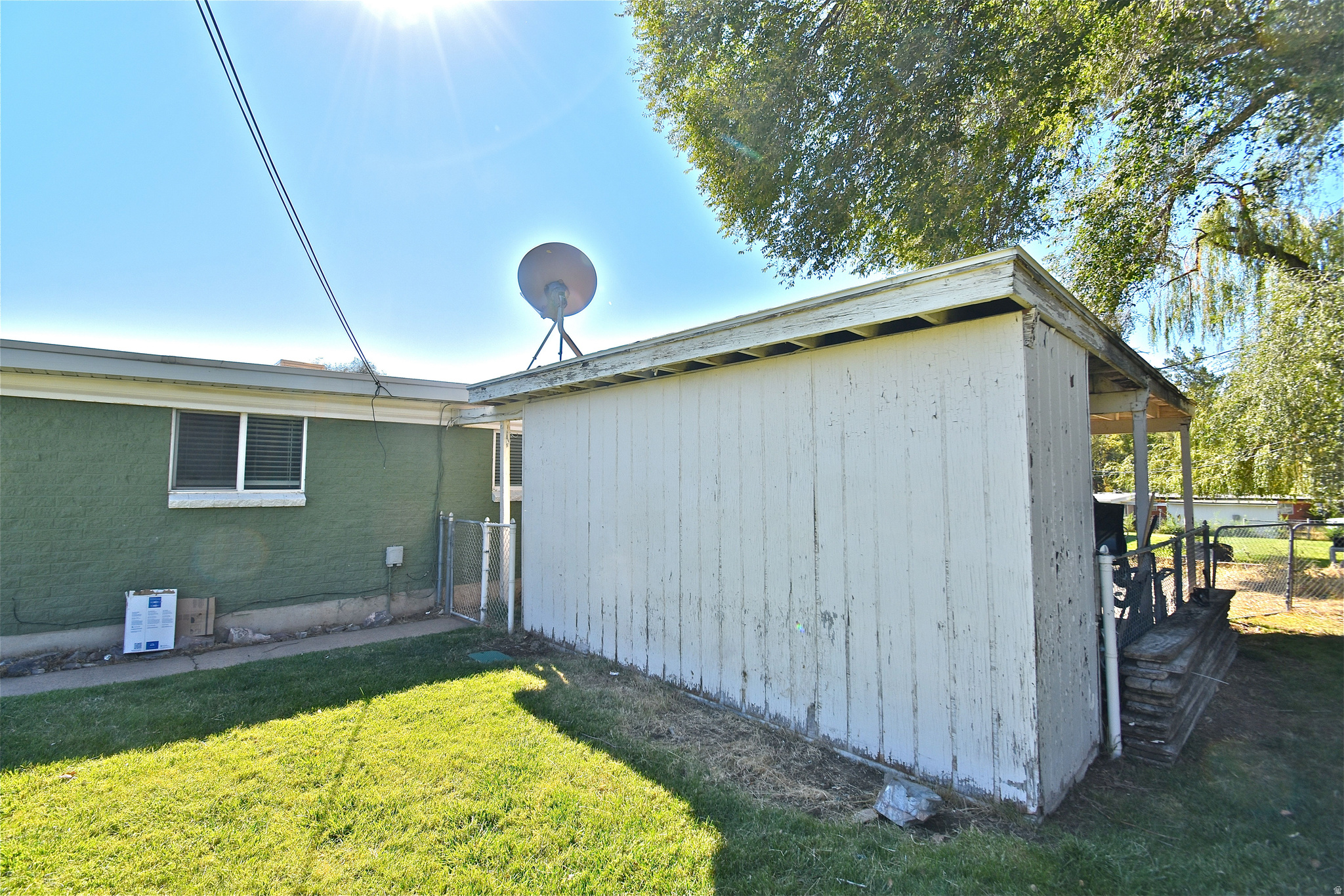 HOLLY & WHITNEY - Residential