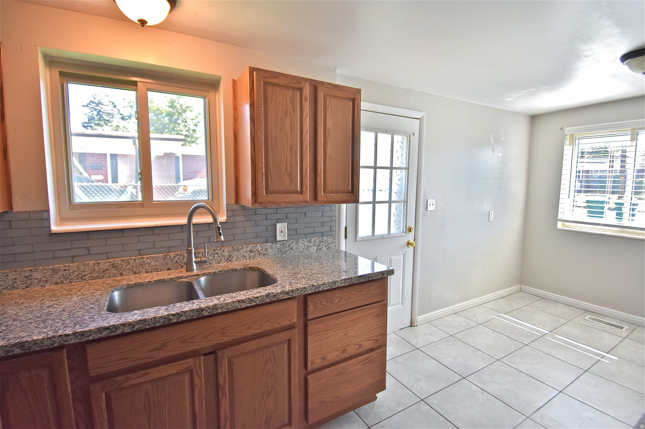 HOLLY & WHITNEY - Residential