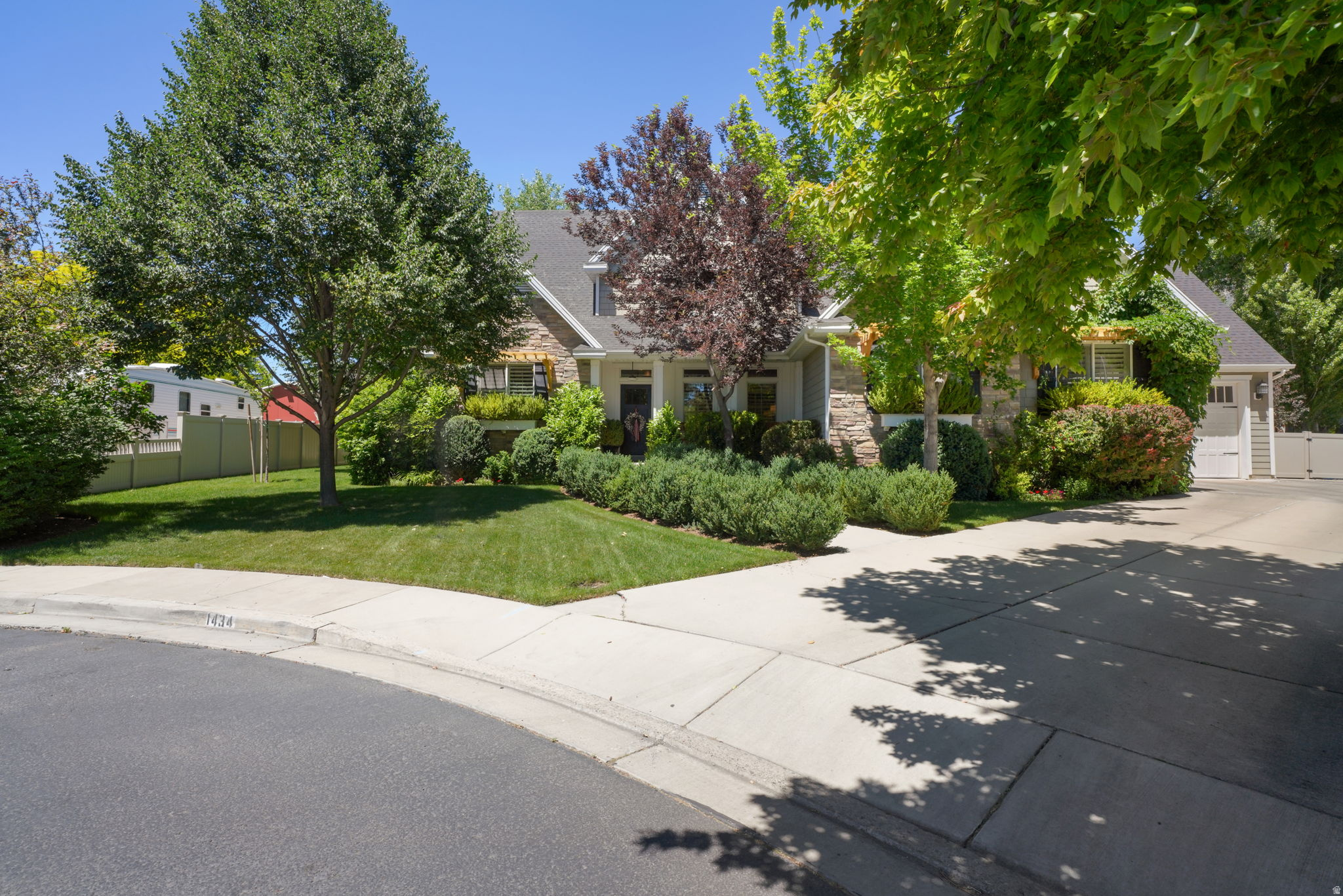 AUTUMN GROVE - Residential