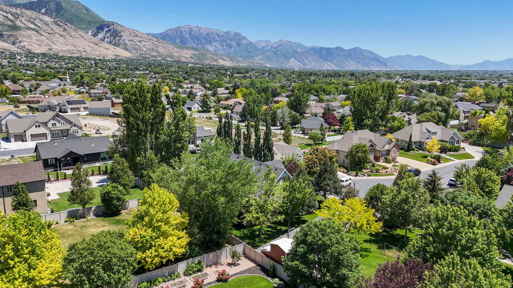 AUTUMN GROVE - Residential