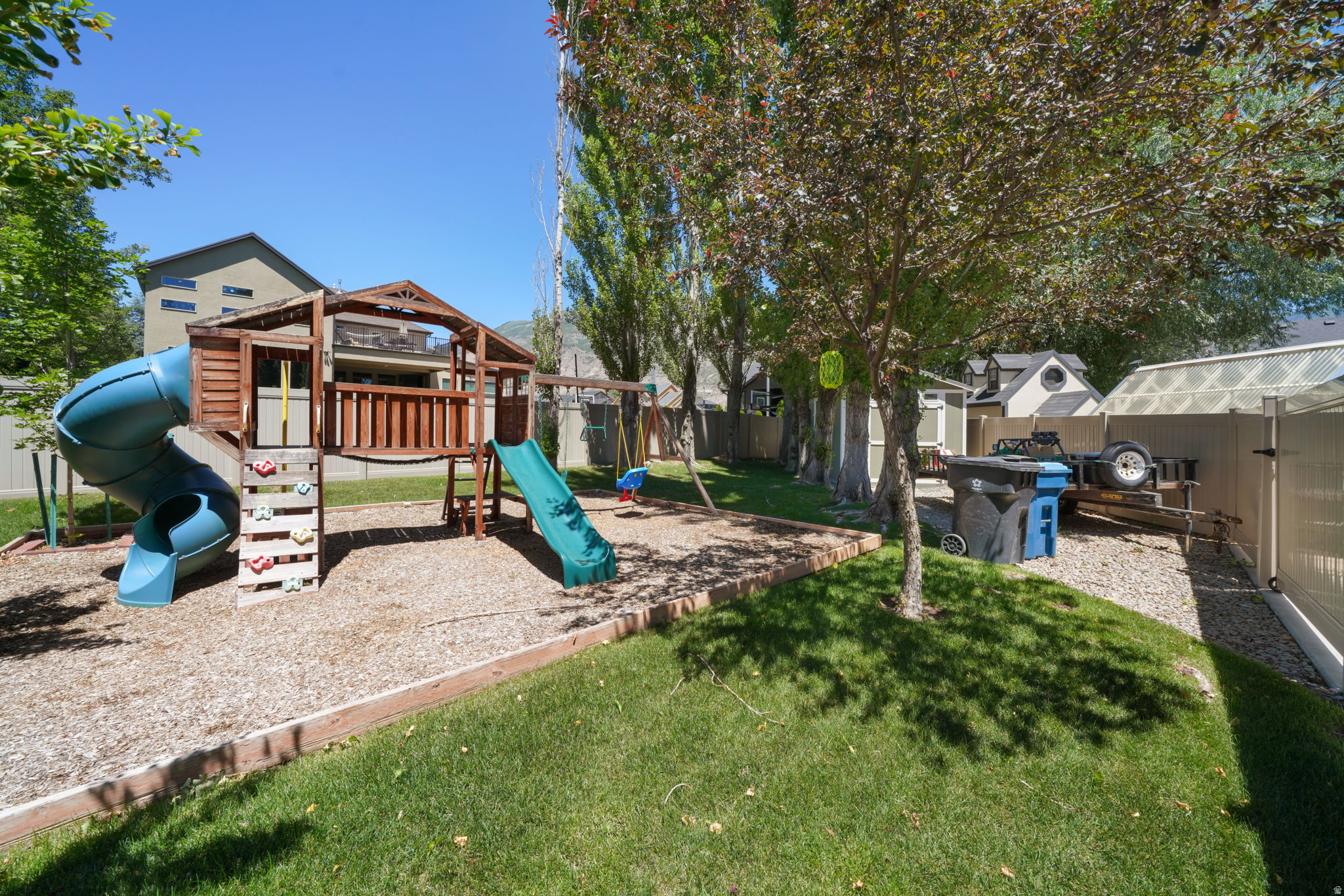 AUTUMN GROVE - Residential