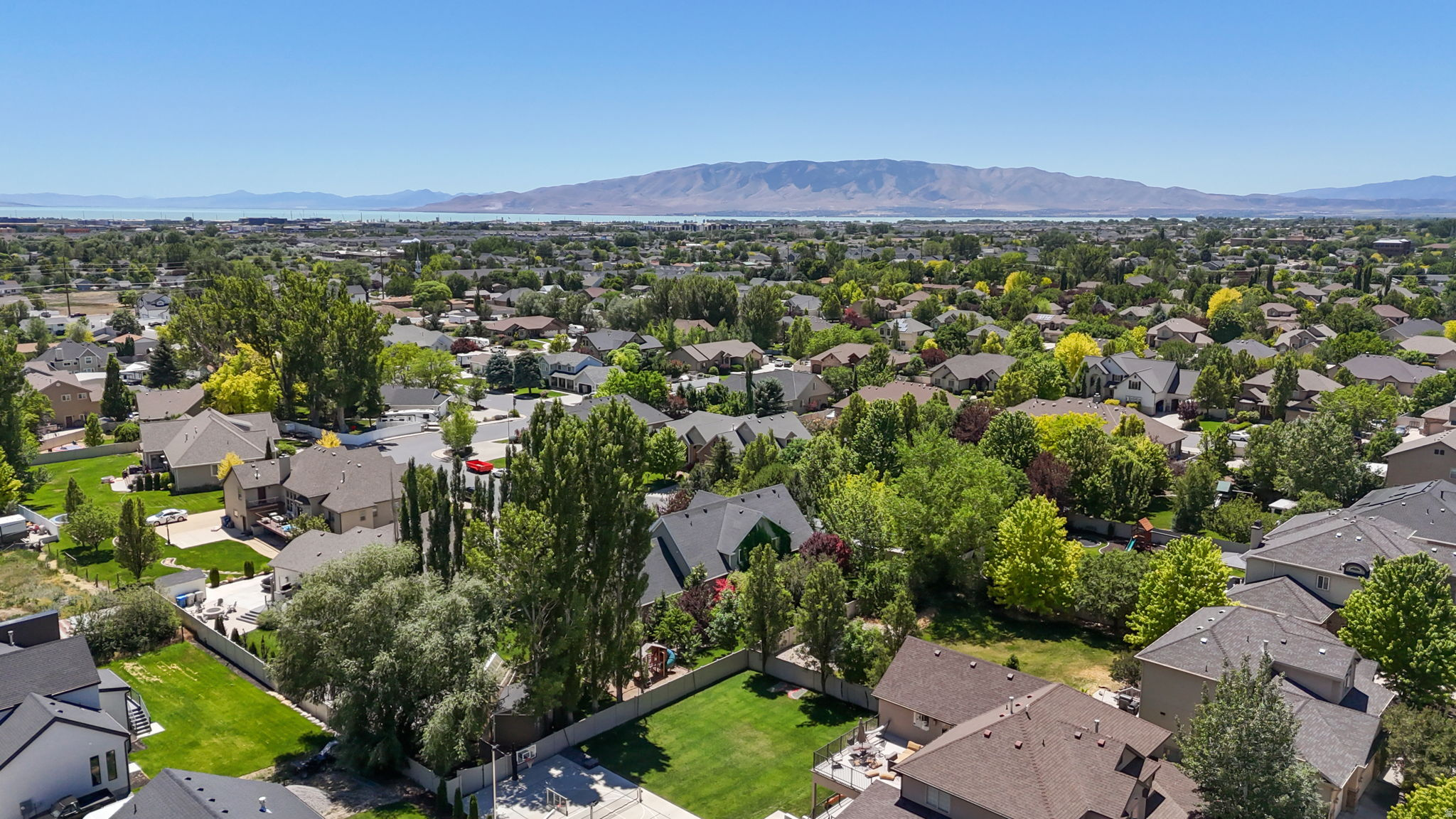 AUTUMN GROVE - Residential