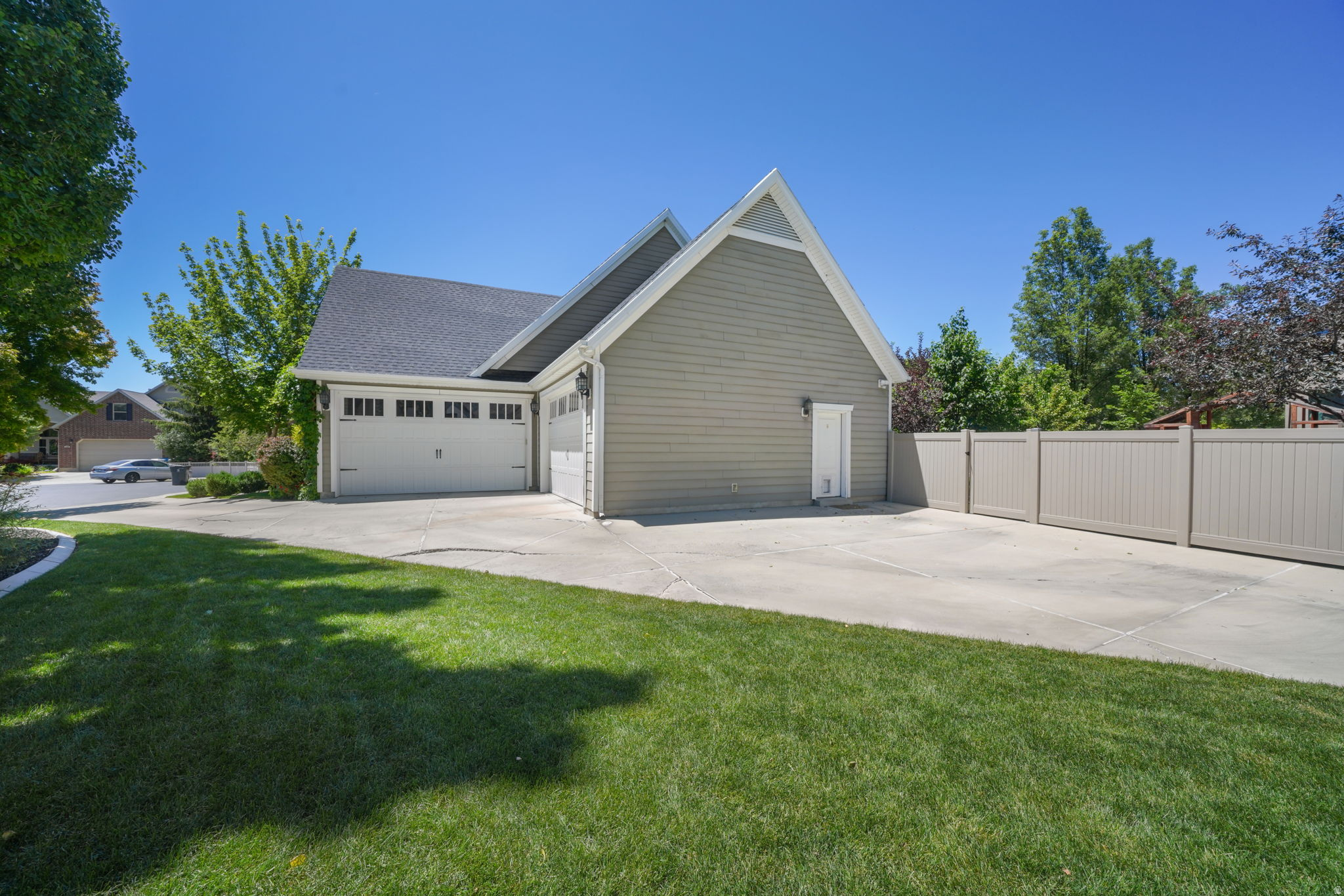 AUTUMN GROVE - Residential