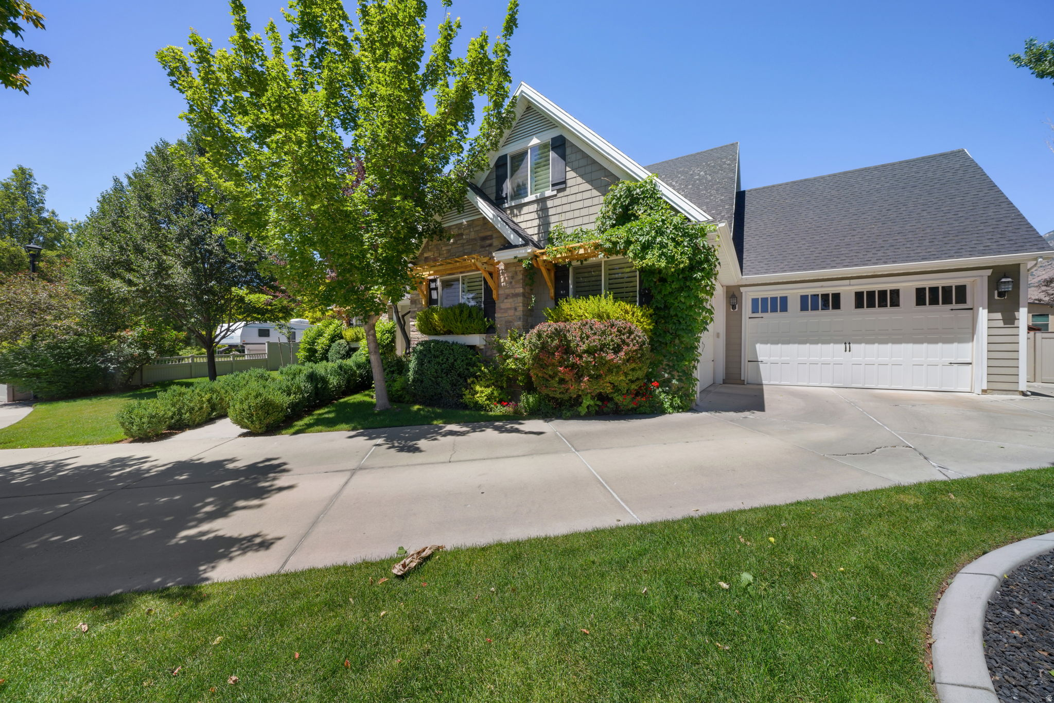 AUTUMN GROVE - Residential