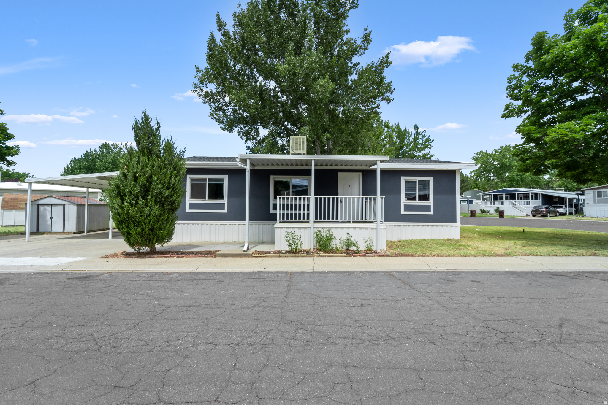 3 bed, 2 bath home (~1,200 sq ft) built in 2000 in Quail Ridge. A functional open layout, spacious living area, and private primary suite. Move-in ready with great natural light and storage. Close to shopping, dining, and major roads. Buyer must be park approved; lot rent  $1,022/mo. Financing options available based on approval.