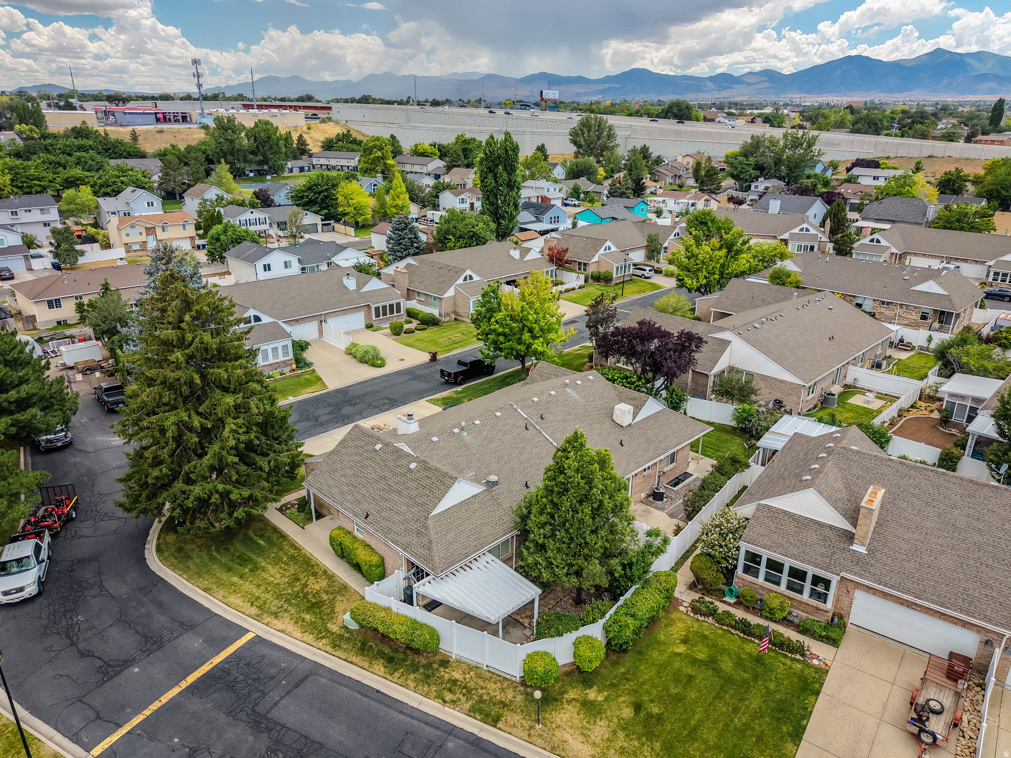 STONE HOLLOW - Residential